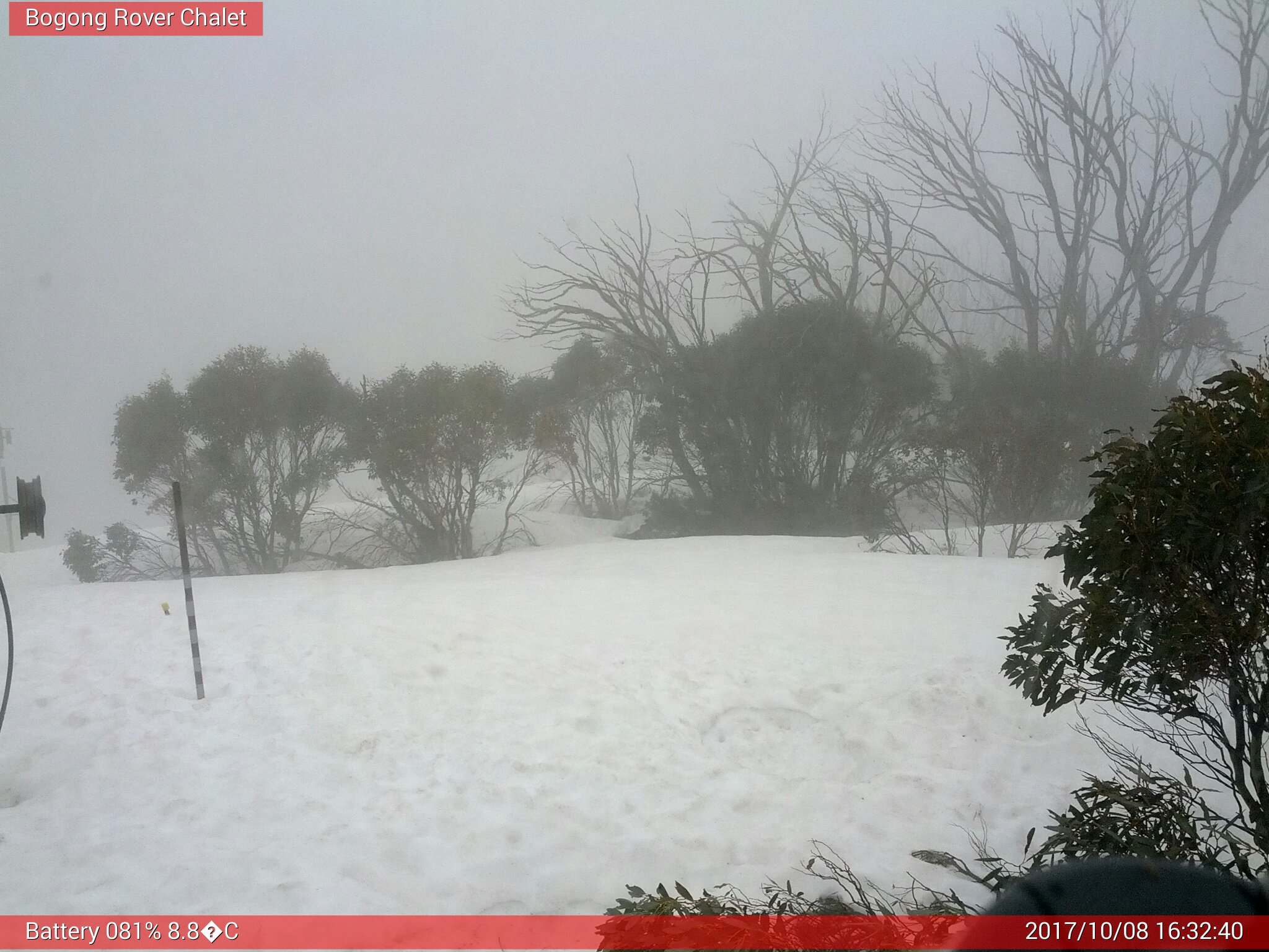 Bogong Web Cam 4:32pm Sunday 8th of October 2017