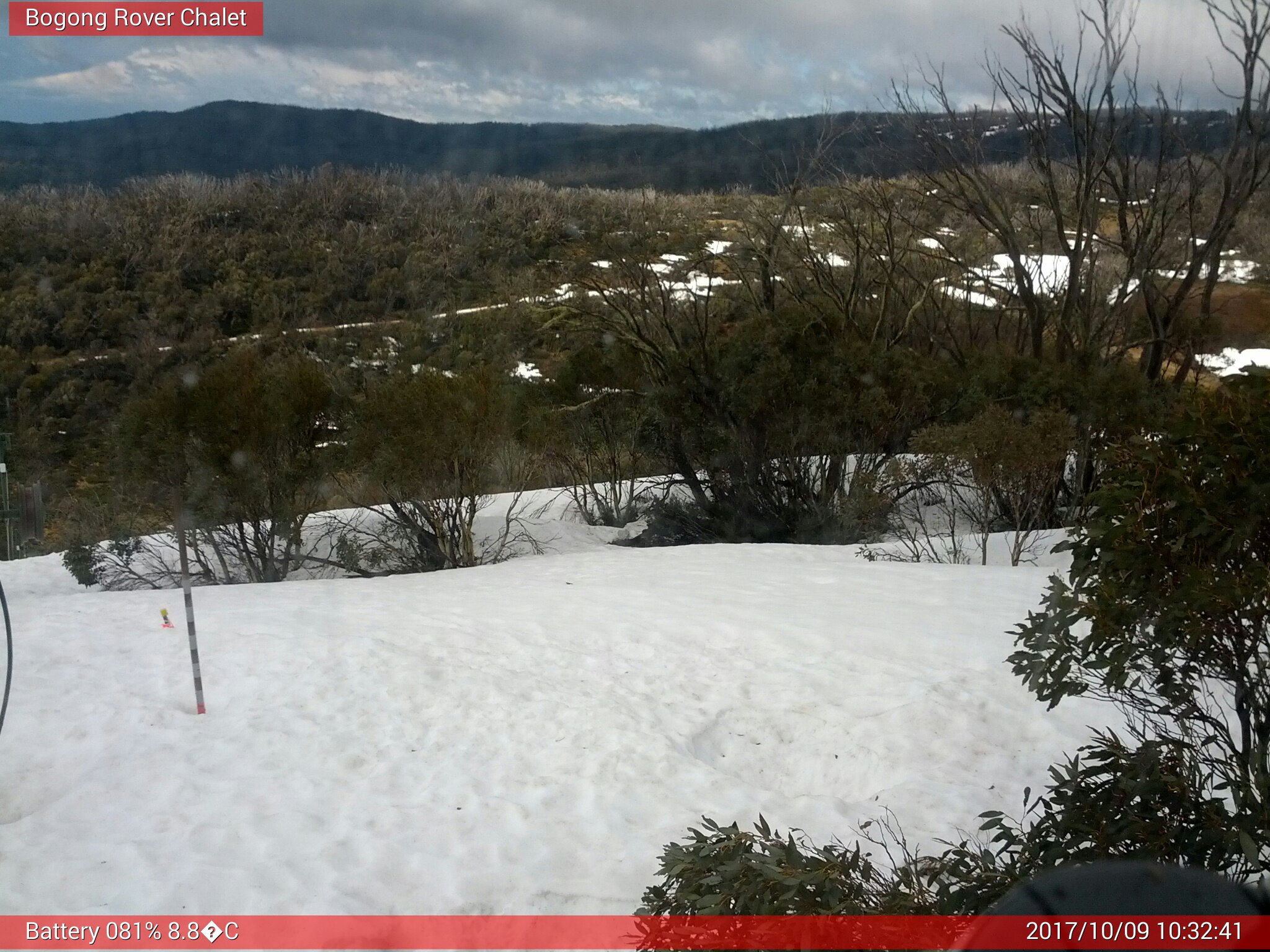 Bogong Web Cam 10:32am Monday 9th of October 2017