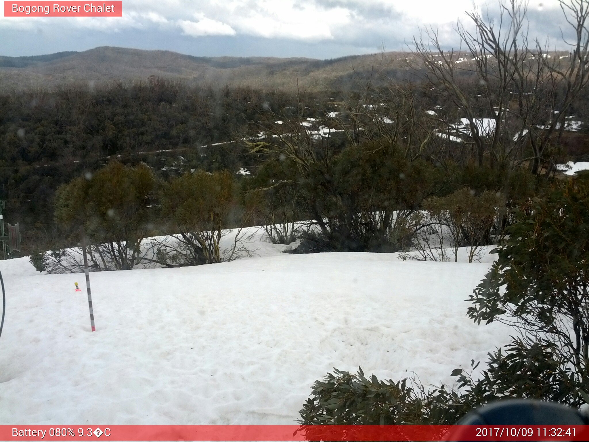 Bogong Web Cam 11:32am Monday 9th of October 2017