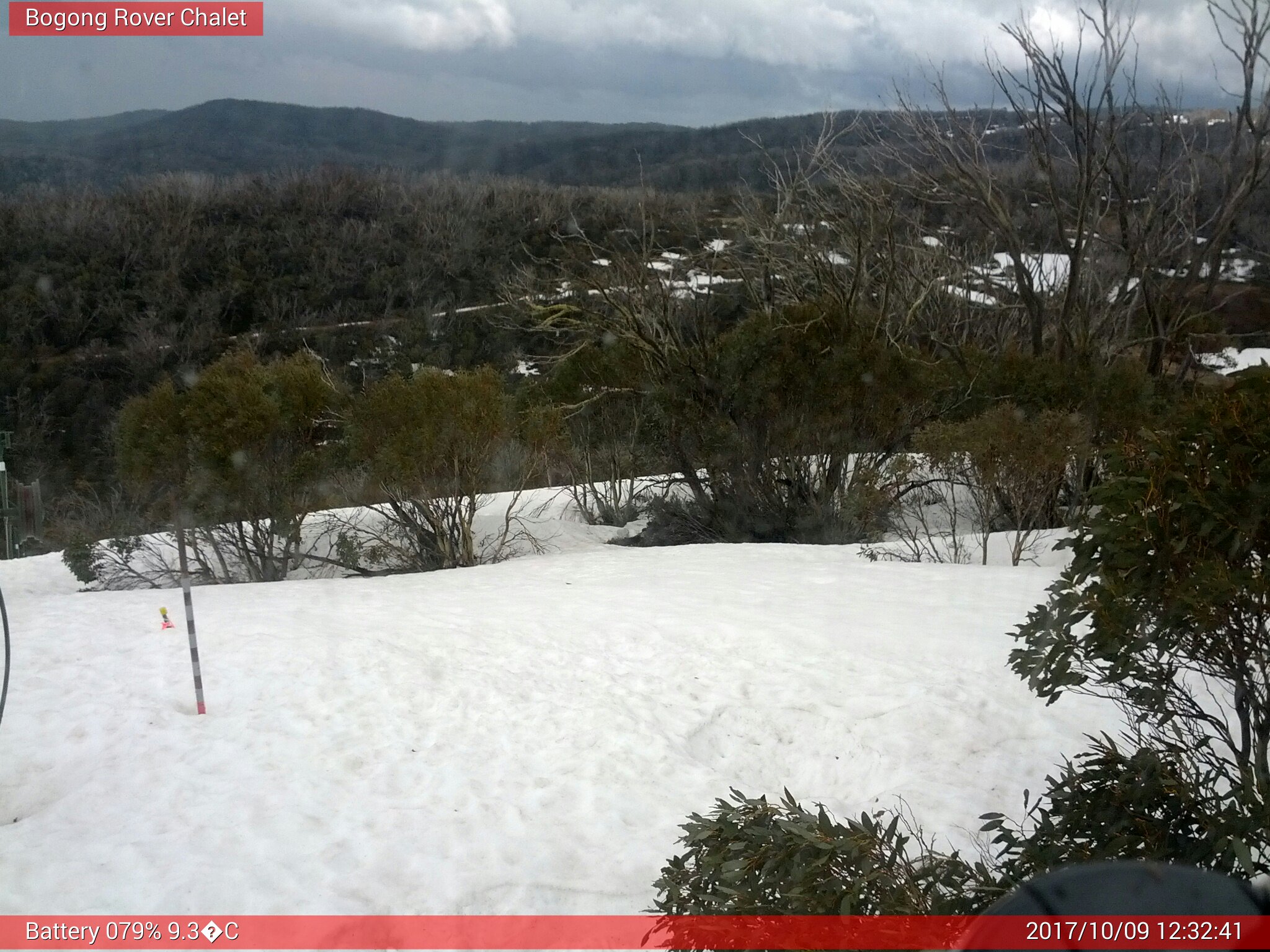 Bogong Web Cam 12:32pm Monday 9th of October 2017