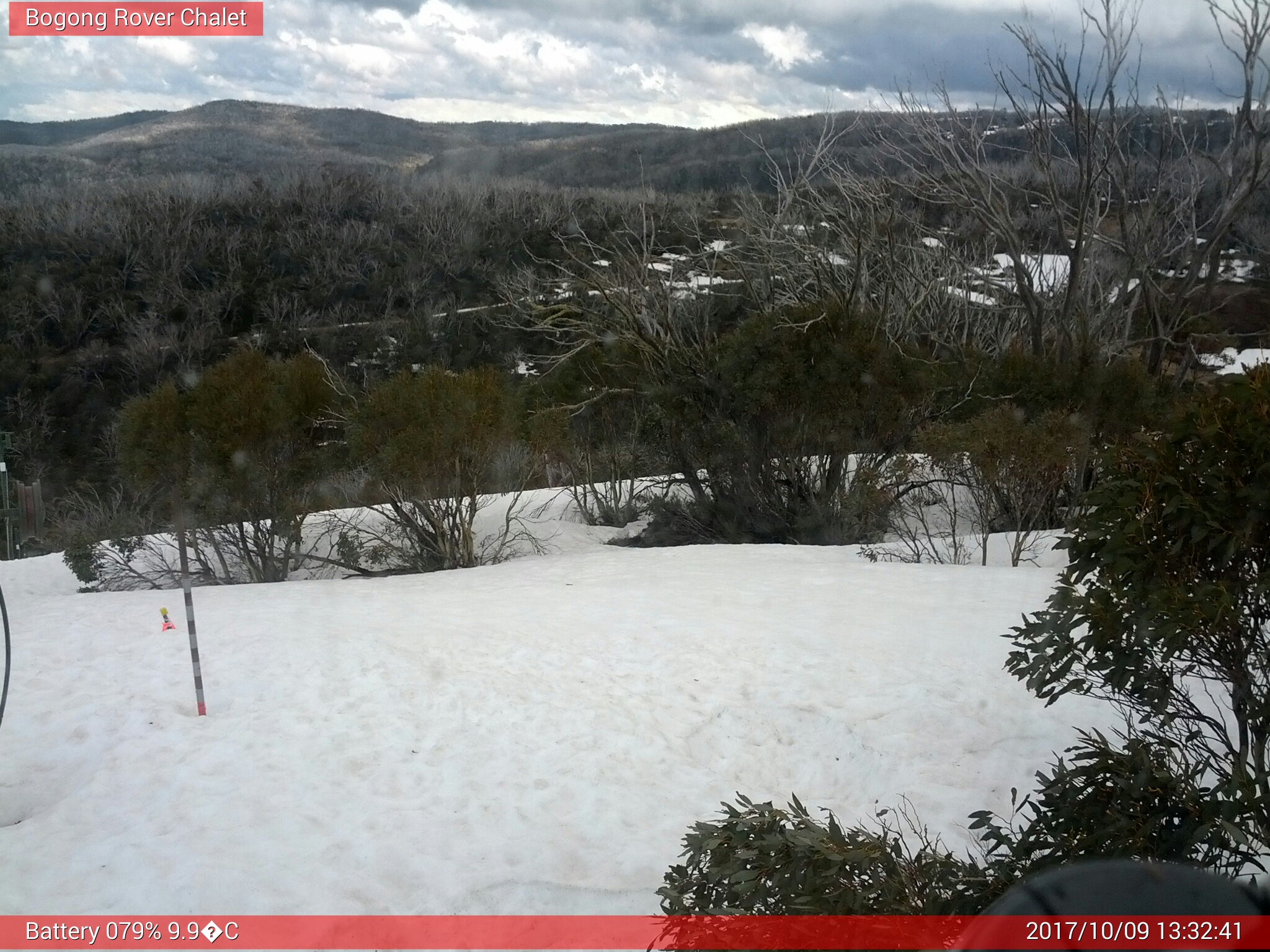 Bogong Web Cam 1:32pm Monday 9th of October 2017