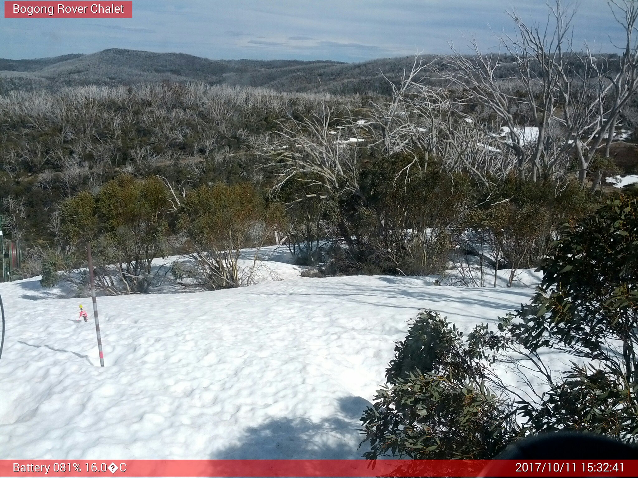 Bogong Web Cam 3:32pm Wednesday 11th of October 2017