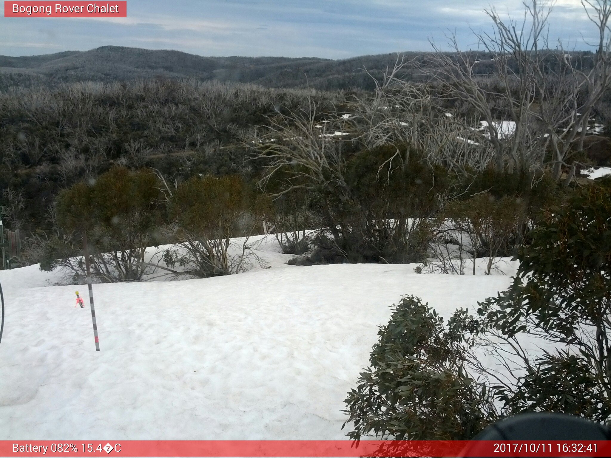 Bogong Web Cam 4:32pm Wednesday 11th of October 2017