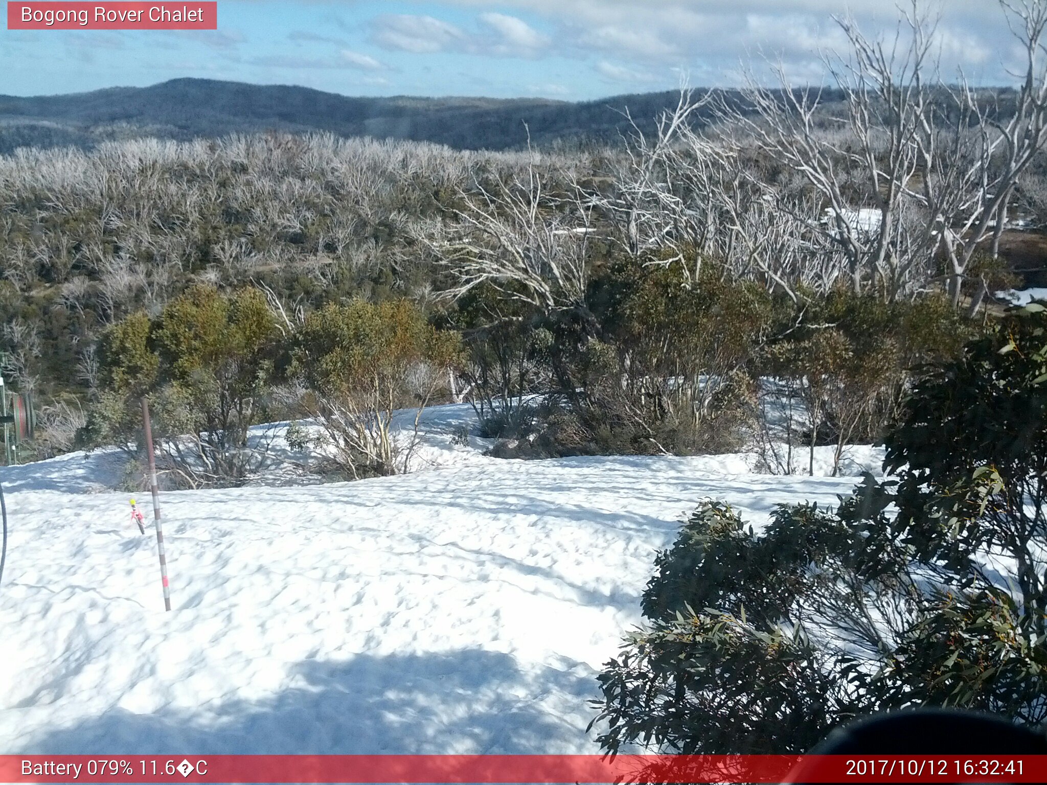 Bogong Web Cam 4:32pm Thursday 12th of October 2017