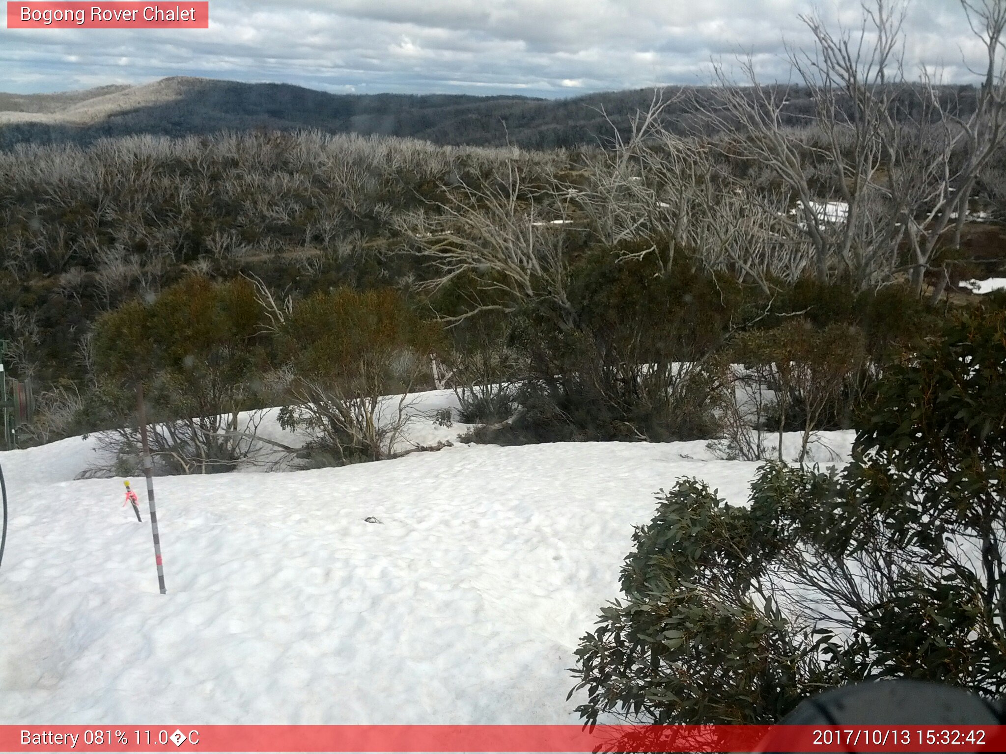 Bogong Web Cam 3:32pm Friday 13th of October 2017