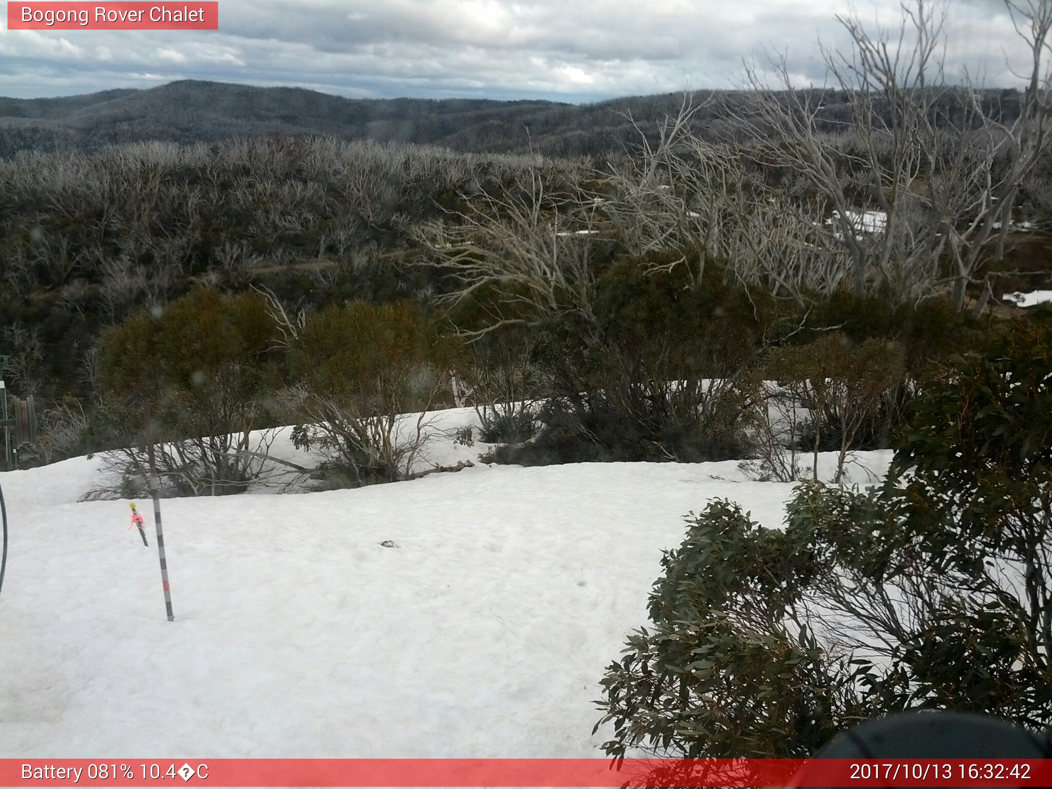 Bogong Web Cam 4:32pm Friday 13th of October 2017