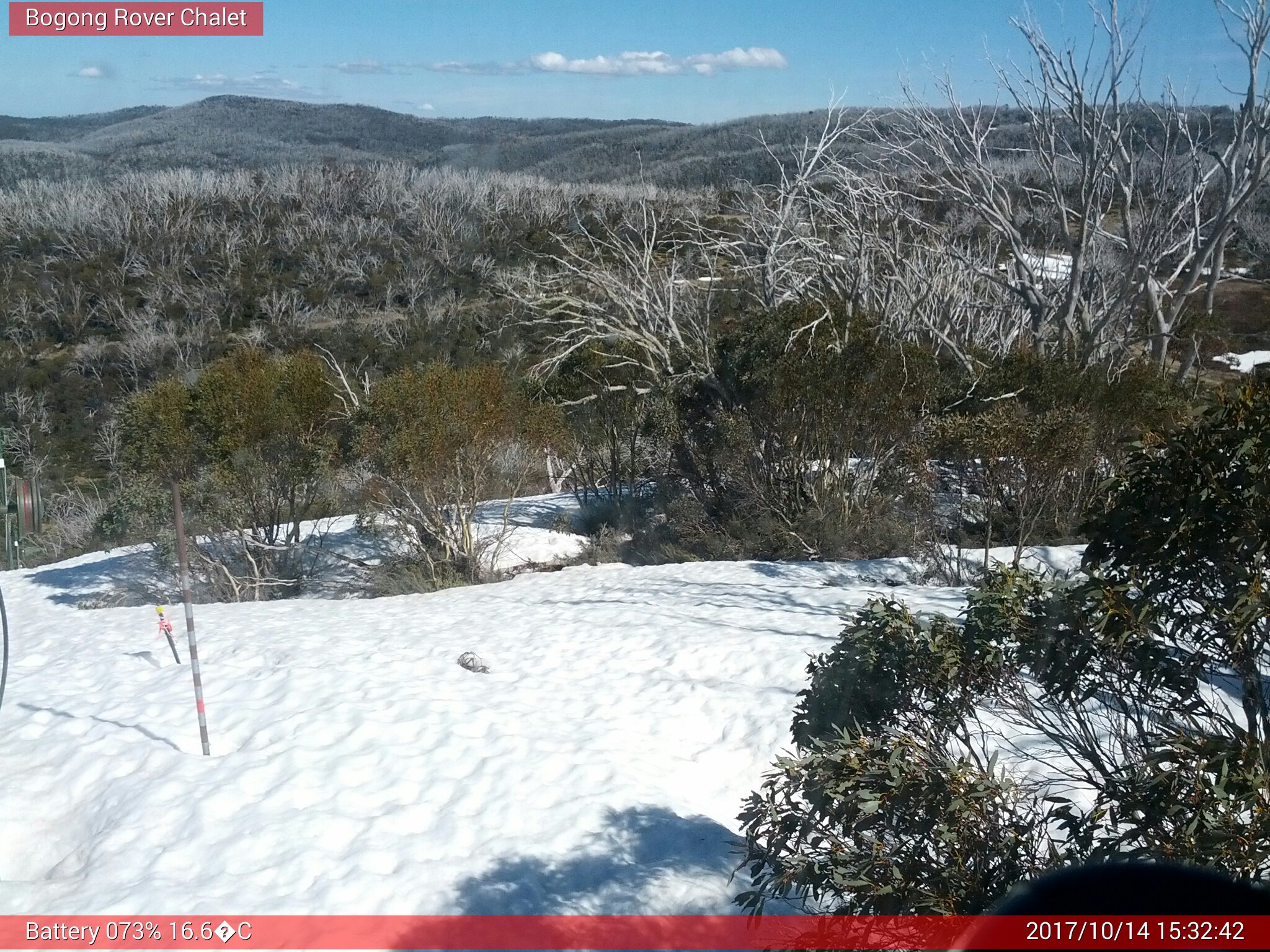 Bogong Web Cam 3:32pm Saturday 14th of October 2017