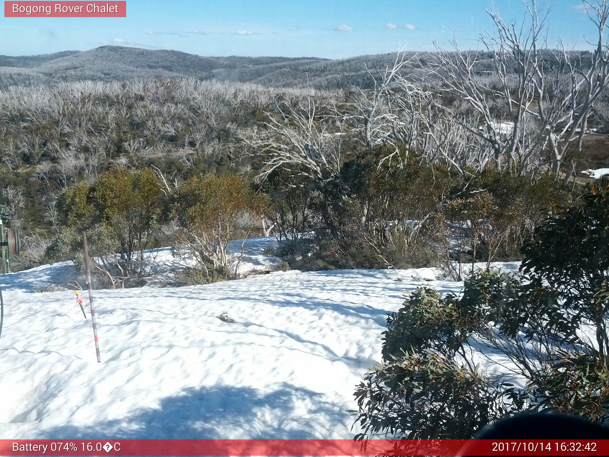 Bogong Web Cam 4:32pm Saturday 14th of October 2017