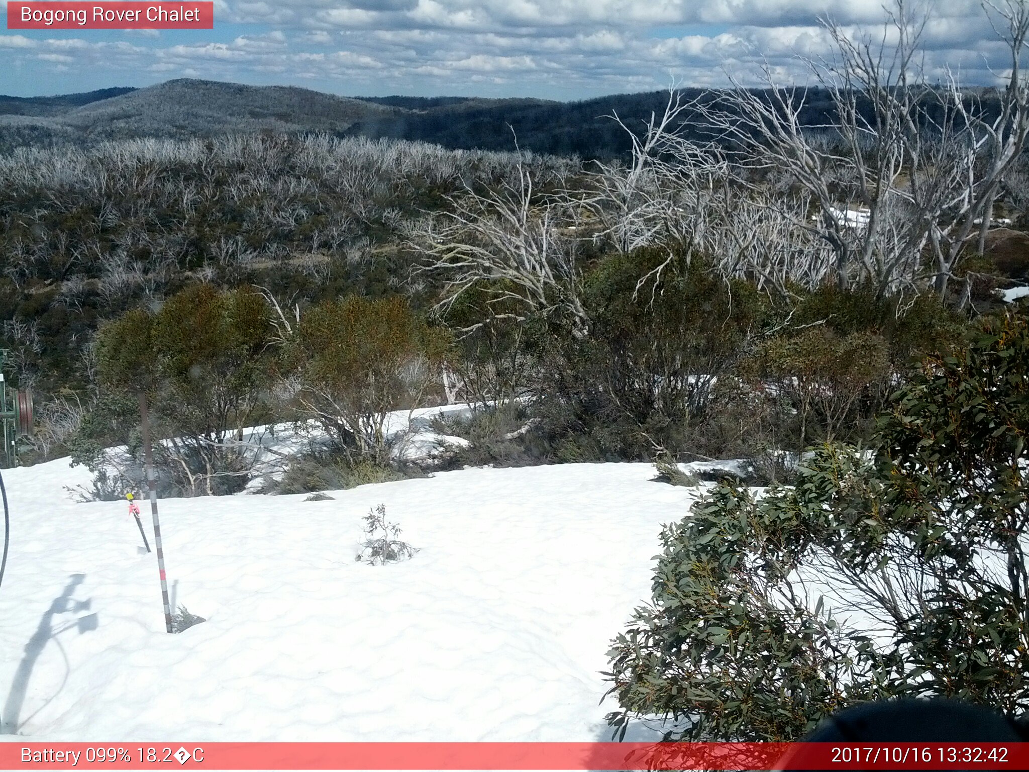 Bogong Web Cam 1:32pm Monday 16th of October 2017