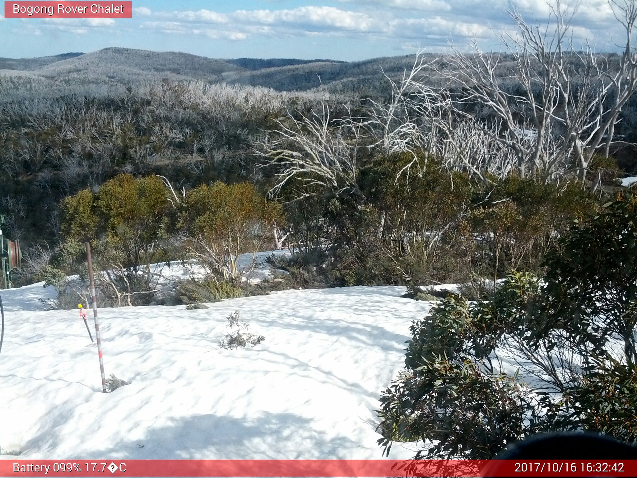 Bogong Web Cam 4:32pm Monday 16th of October 2017