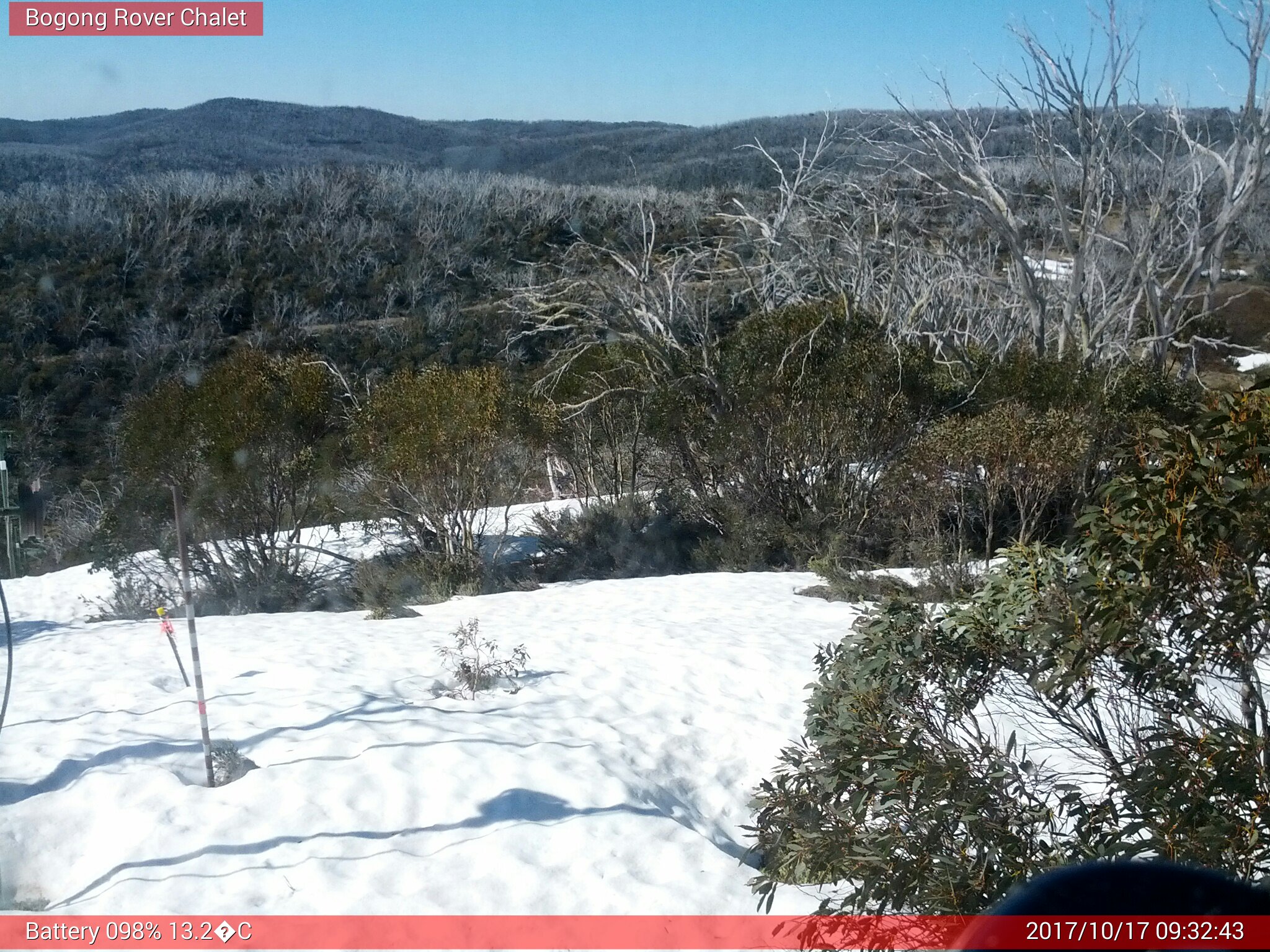 Bogong Web Cam 9:32am Tuesday 17th of October 2017