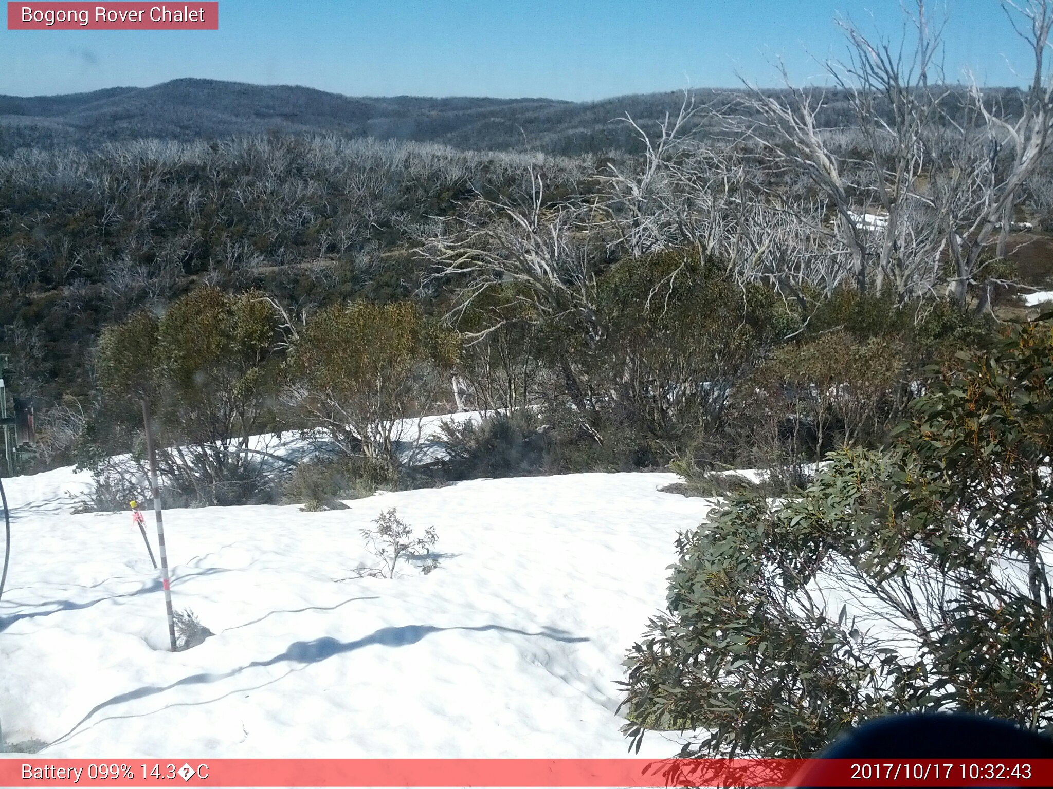 Bogong Web Cam 10:32am Tuesday 17th of October 2017