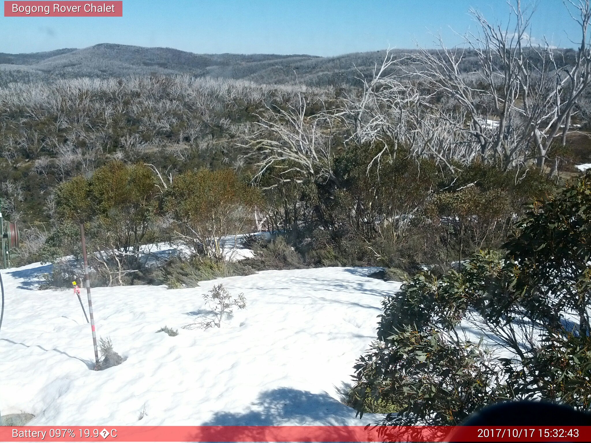 Bogong Web Cam 3:32pm Tuesday 17th of October 2017