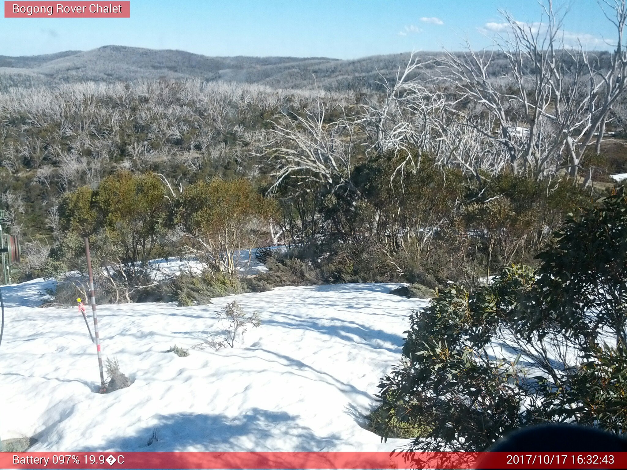 Bogong Web Cam 4:32pm Tuesday 17th of October 2017