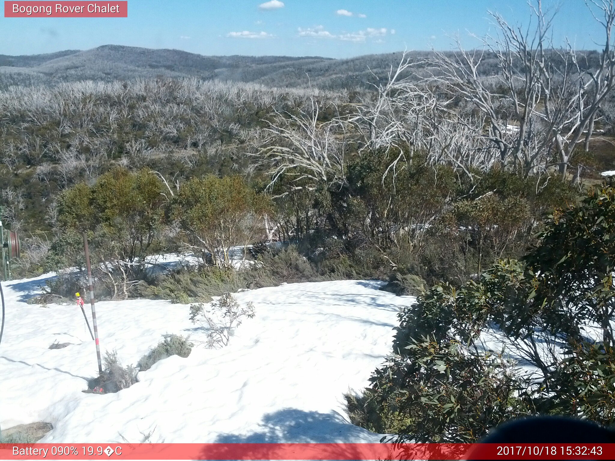 Bogong Web Cam 3:32pm Wednesday 18th of October 2017