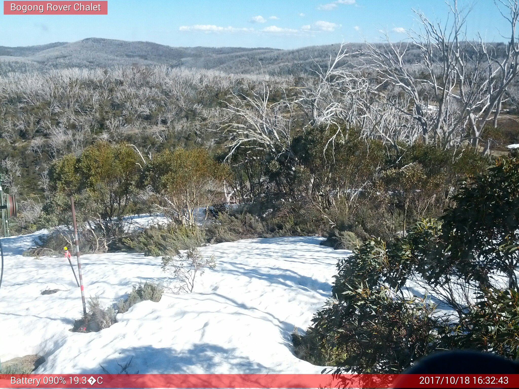 Bogong Web Cam 4:32pm Wednesday 18th of October 2017