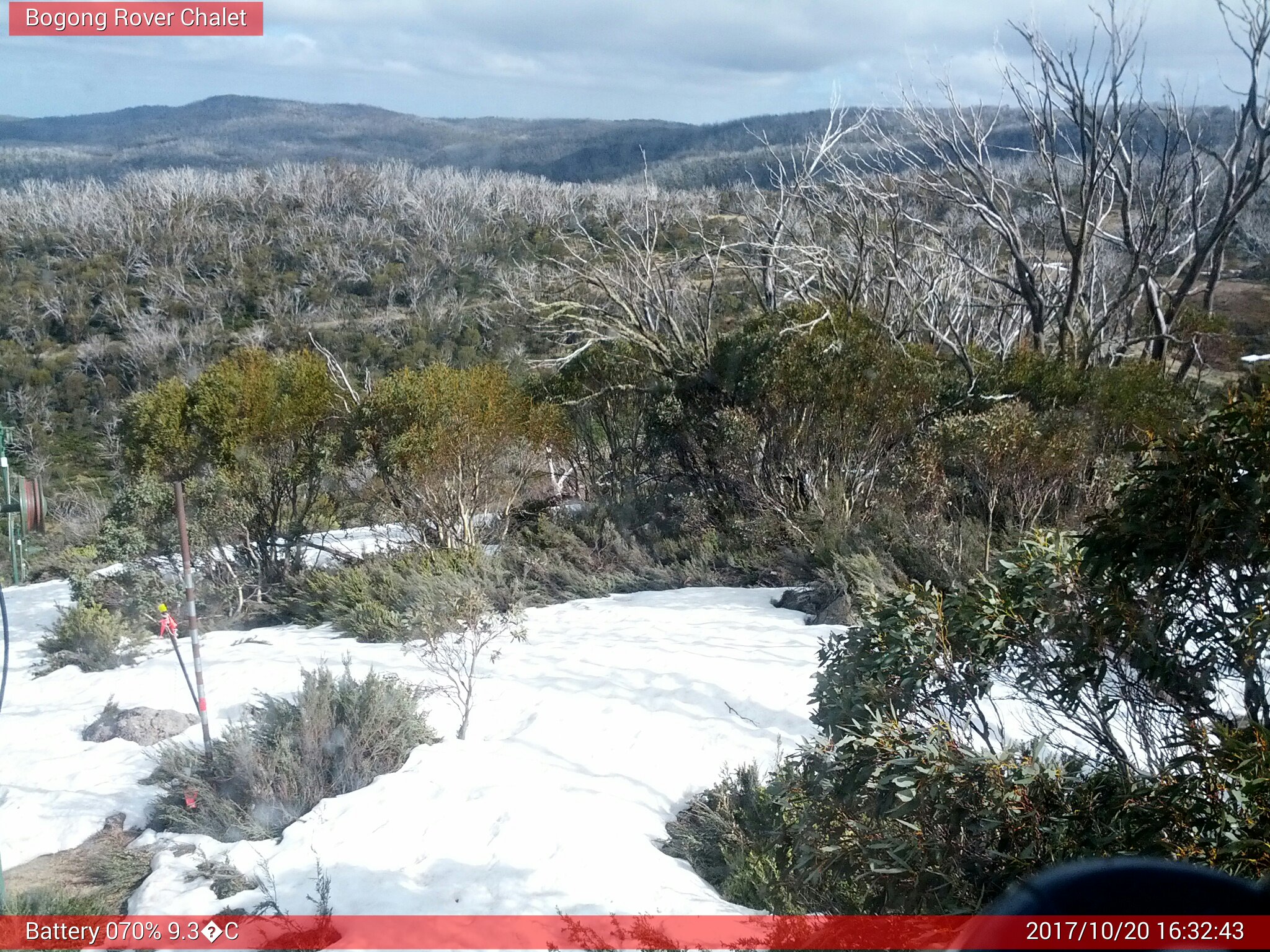 Bogong Web Cam 4:32pm Friday 20th of October 2017