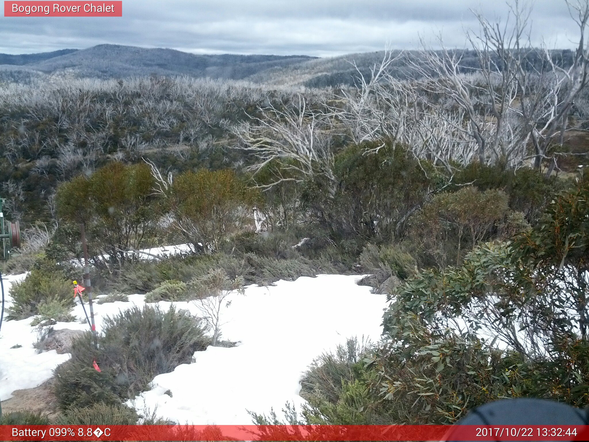 Bogong Web Cam 1:32pm Sunday 22nd of October 2017