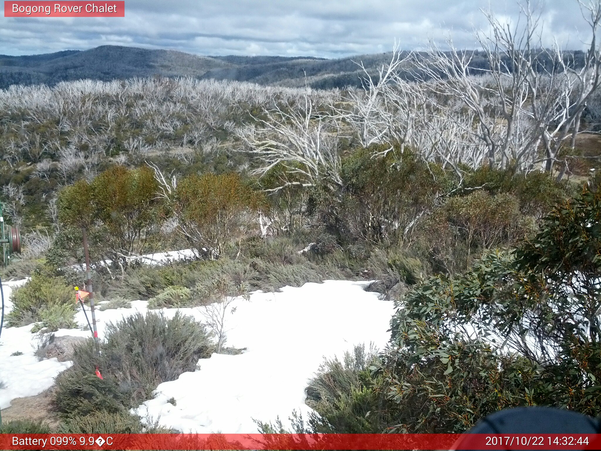 Bogong Web Cam 2:32pm Sunday 22nd of October 2017