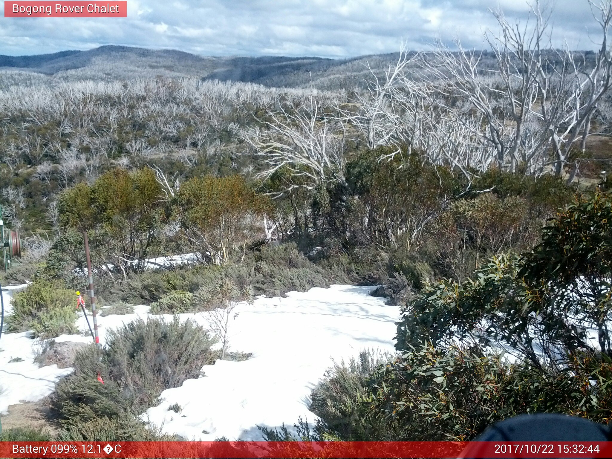 Bogong Web Cam 3:32pm Sunday 22nd of October 2017