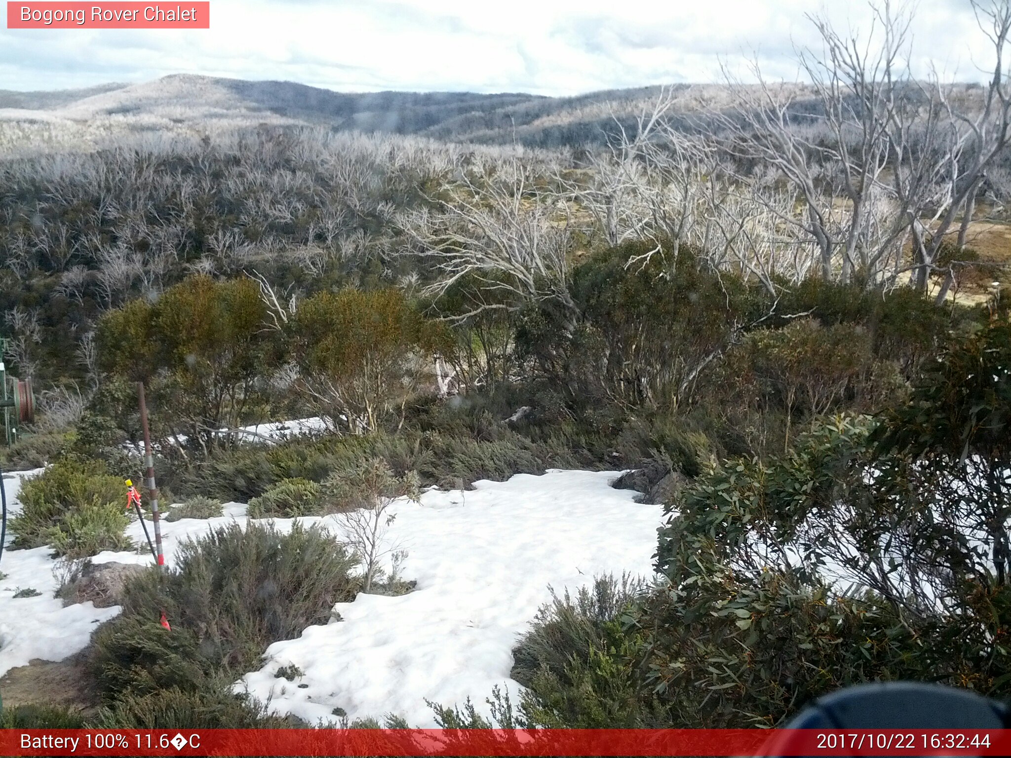 Bogong Web Cam 4:32pm Sunday 22nd of October 2017