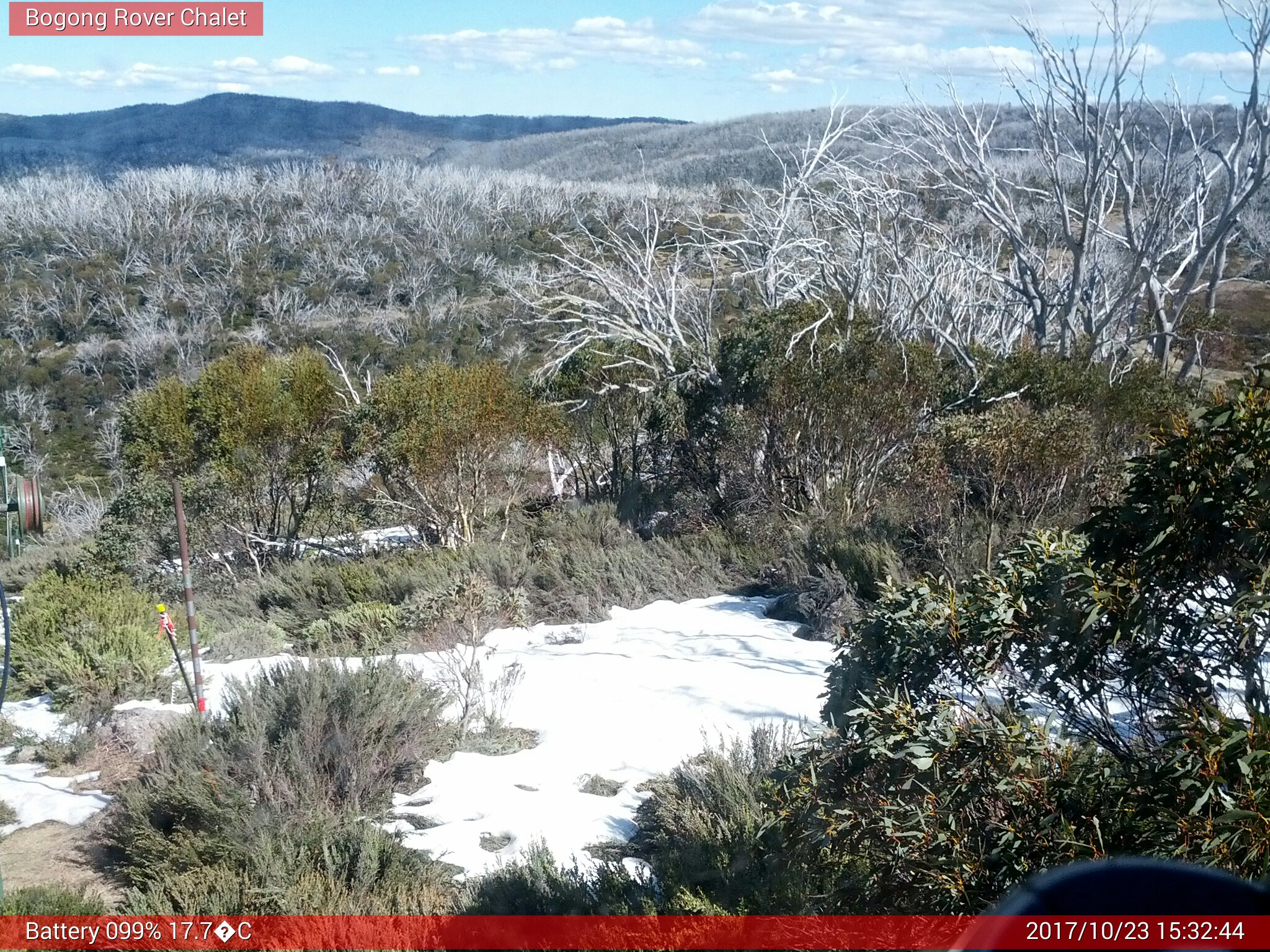 Bogong Web Cam 3:32pm Monday 23rd of October 2017