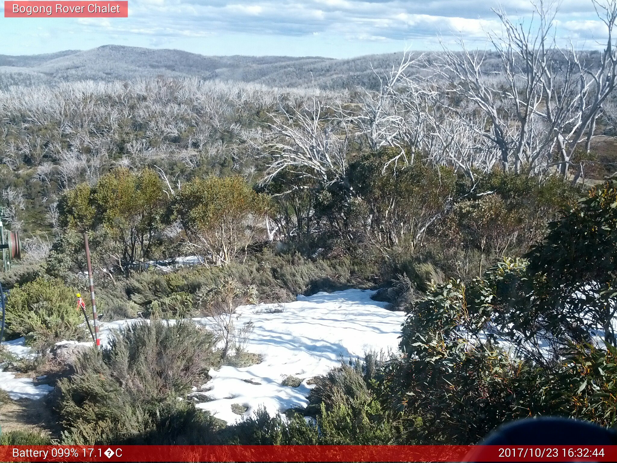 Bogong Web Cam 4:32pm Monday 23rd of October 2017