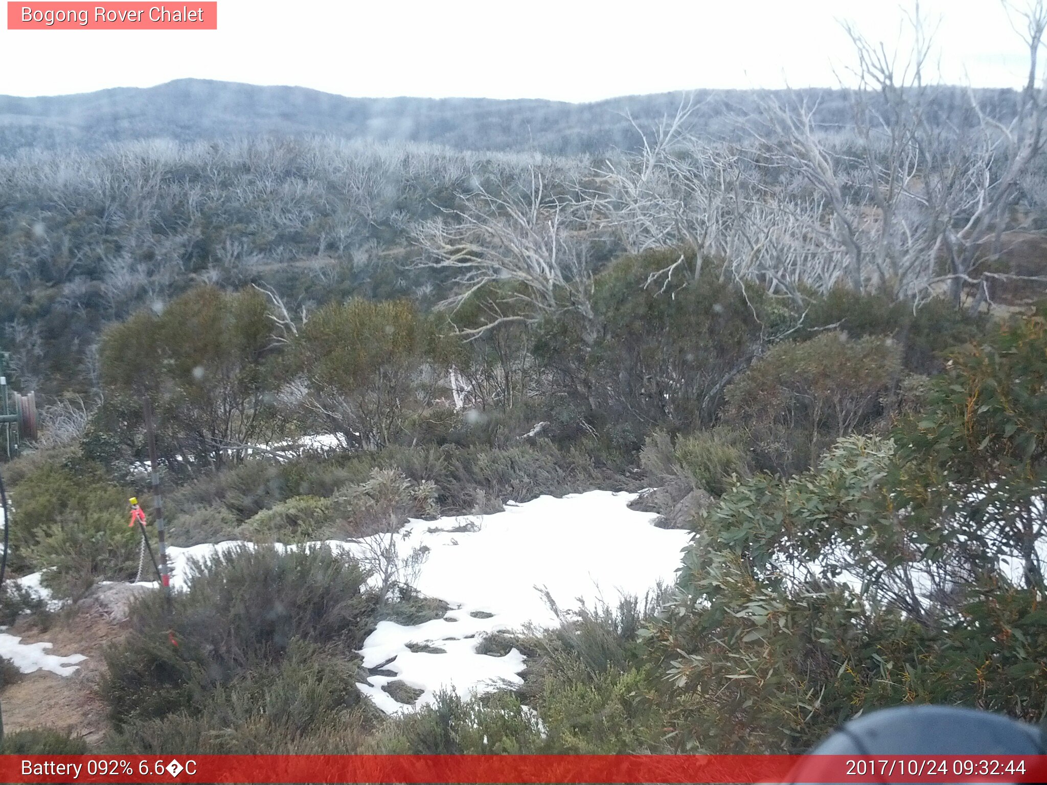 Bogong Web Cam 9:32am Tuesday 24th of October 2017