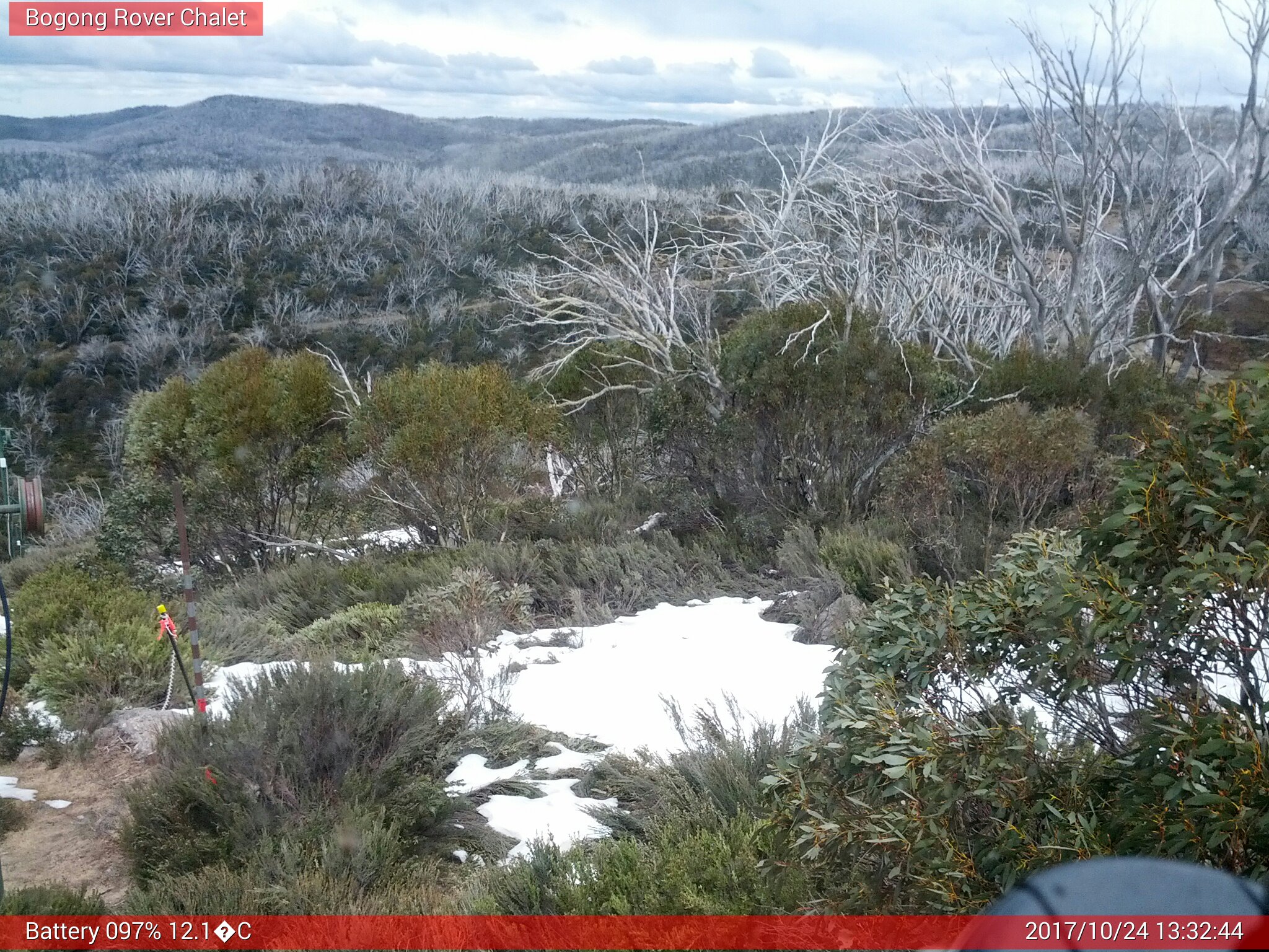 Bogong Web Cam 1:32pm Tuesday 24th of October 2017