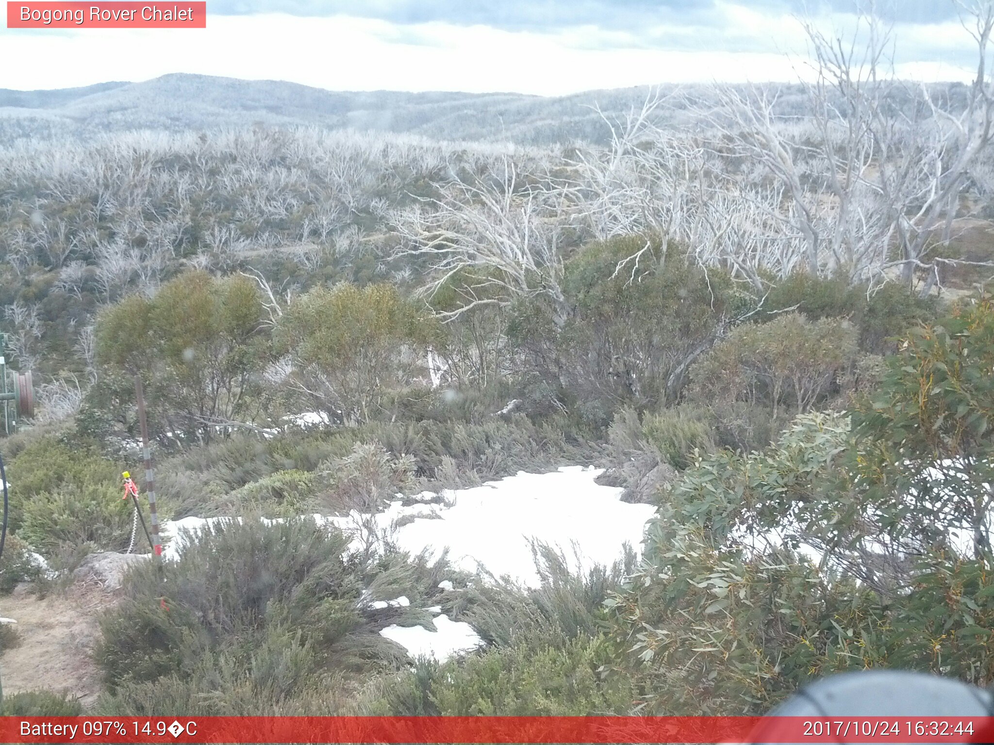 Bogong Web Cam 4:32pm Tuesday 24th of October 2017