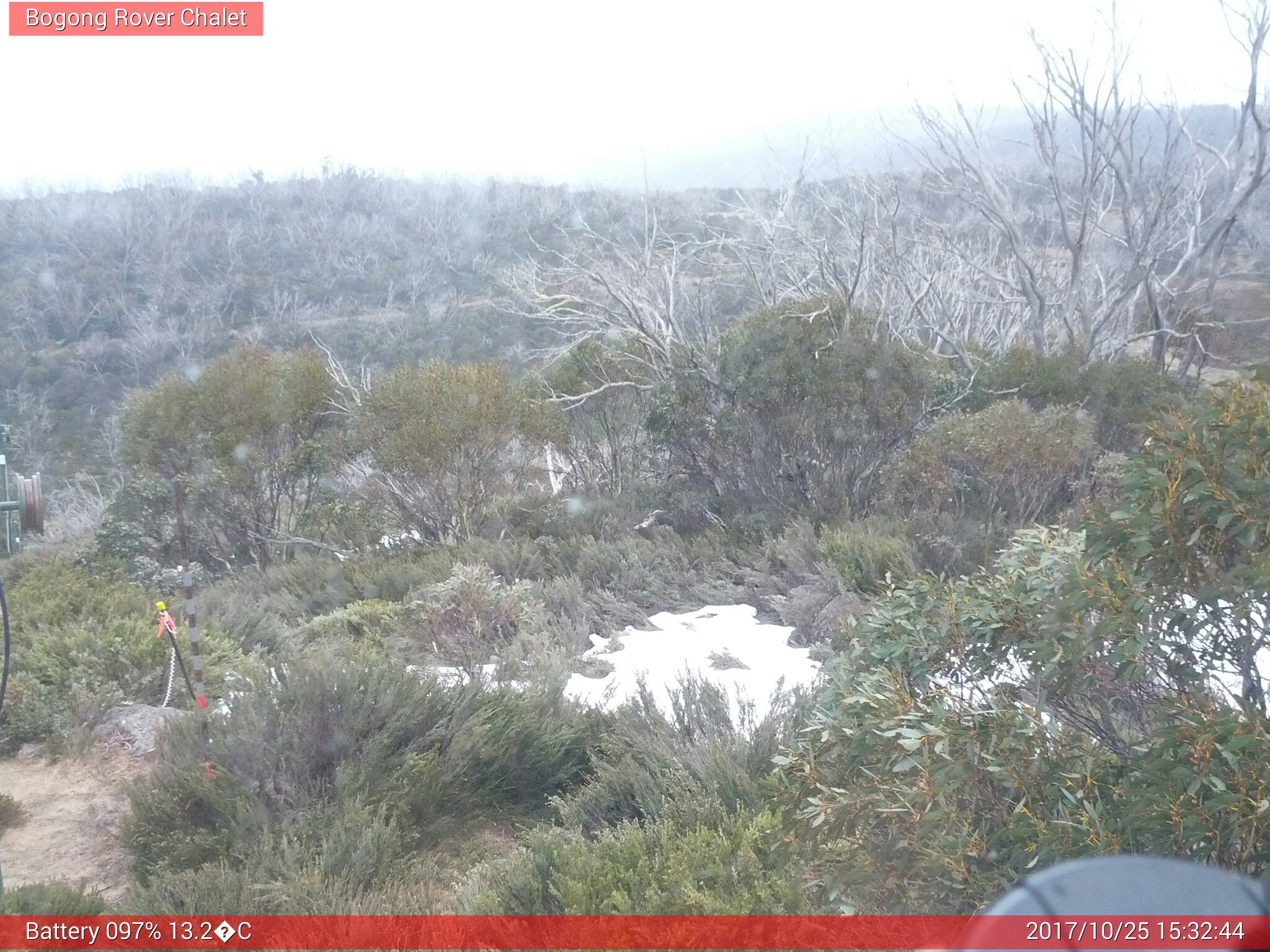 Bogong Web Cam 3:32pm Wednesday 25th of October 2017