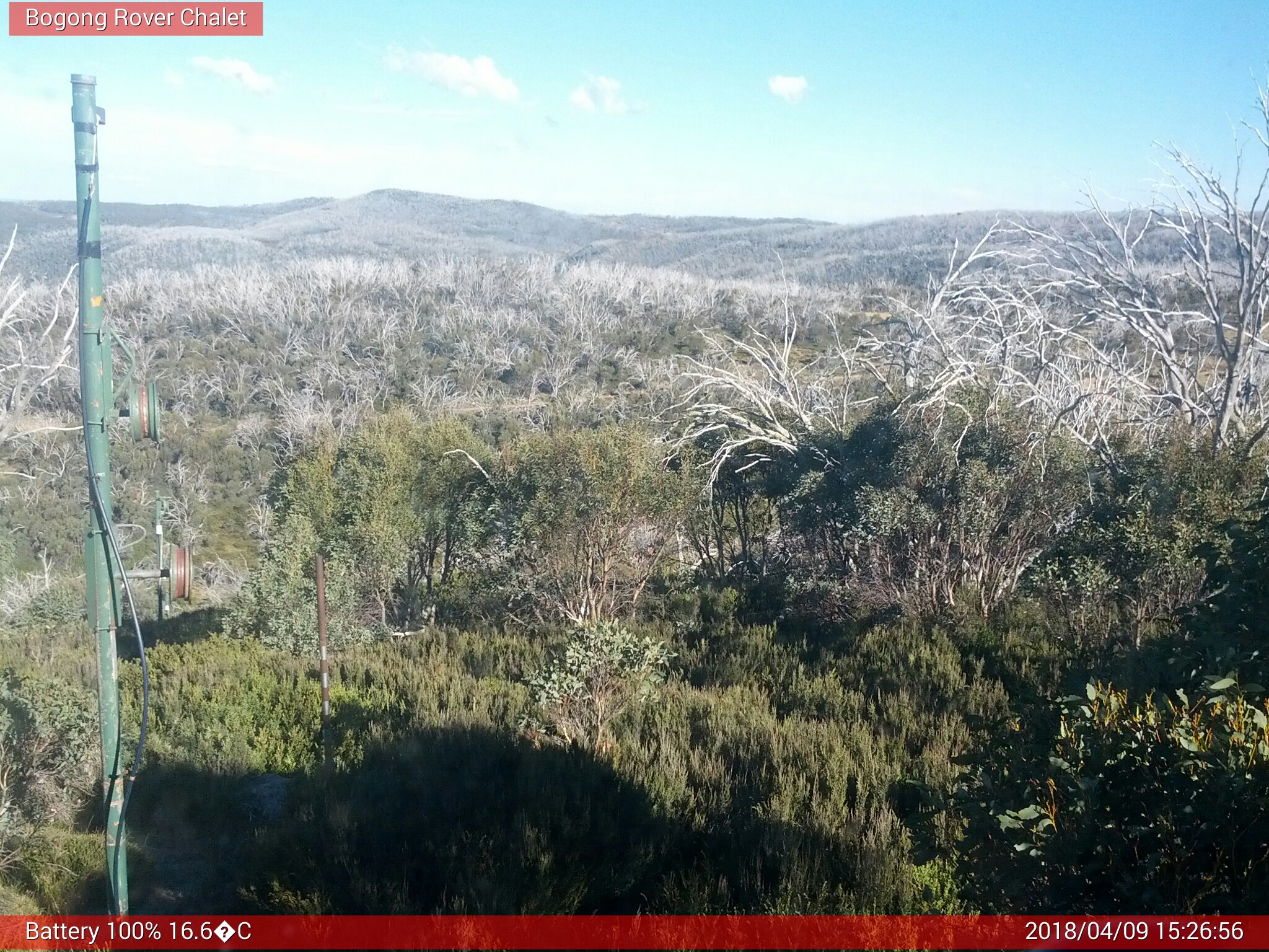 Bogong Web Cam 3:26pm Monday 9th of April 2018