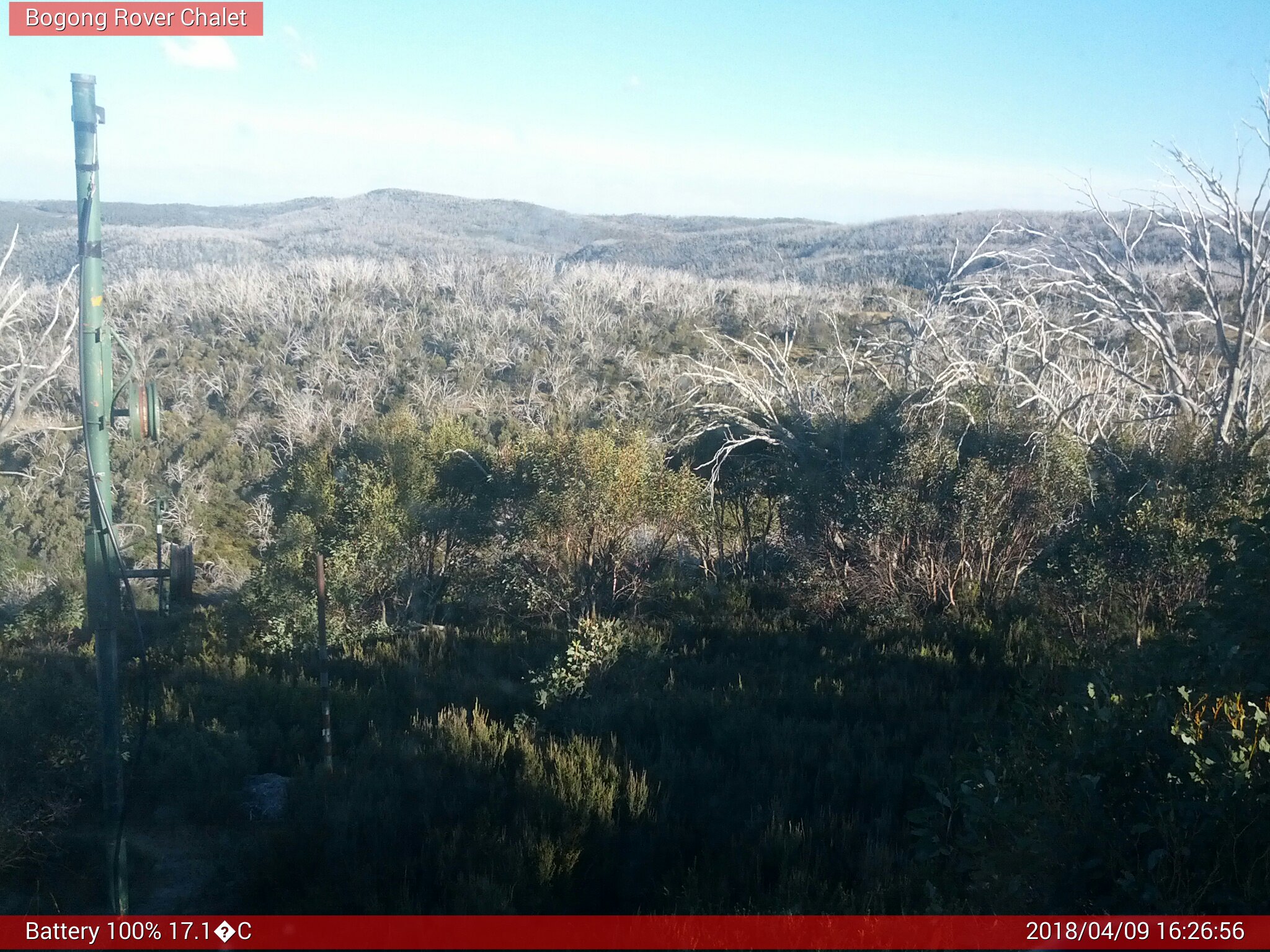 Bogong Web Cam 4:26pm Monday 9th of April 2018