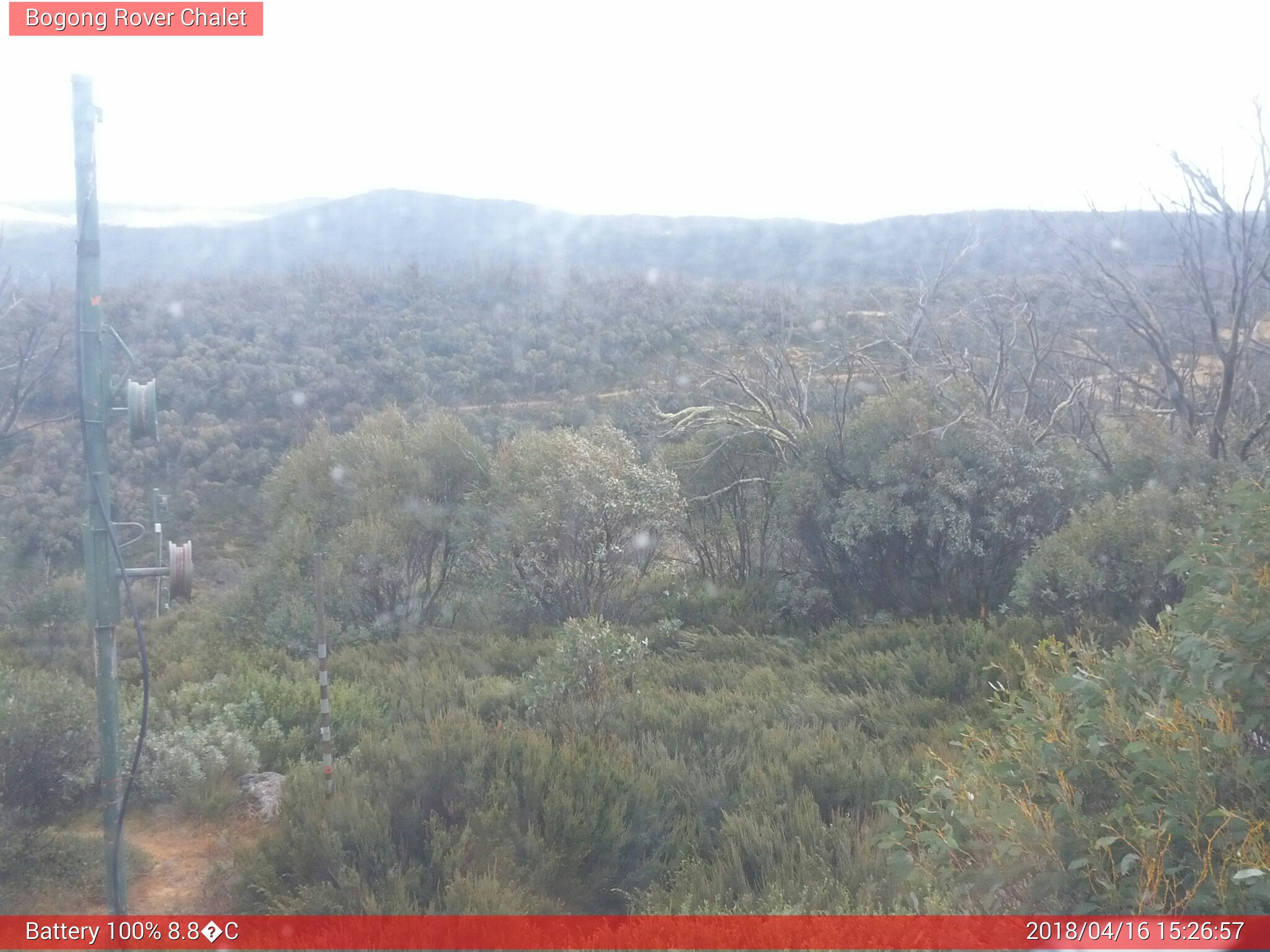 Bogong Web Cam 3:26pm Monday 16th of April 2018