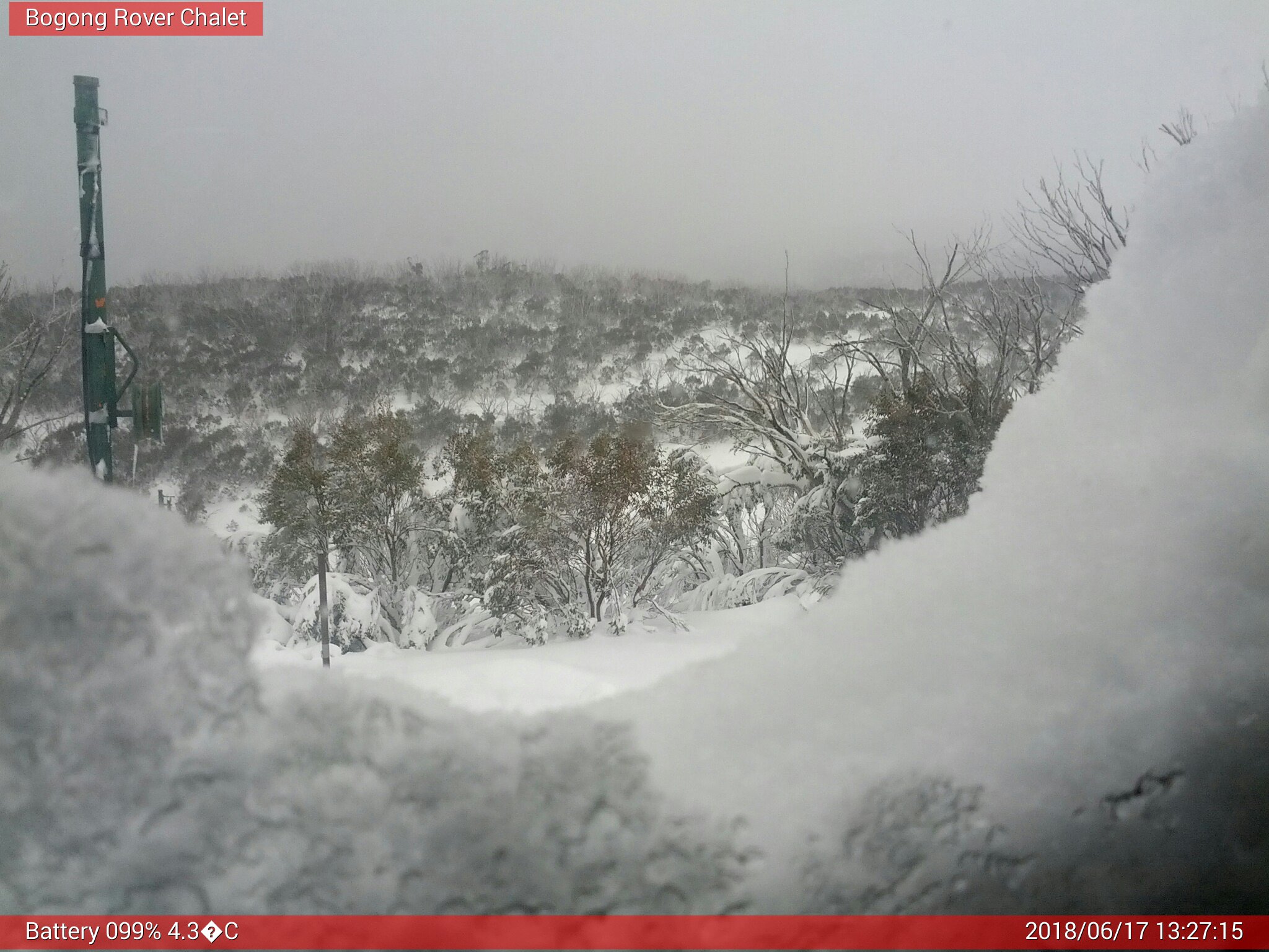 Bogong Web Cam 1:27pm Sunday 17th of June 2018