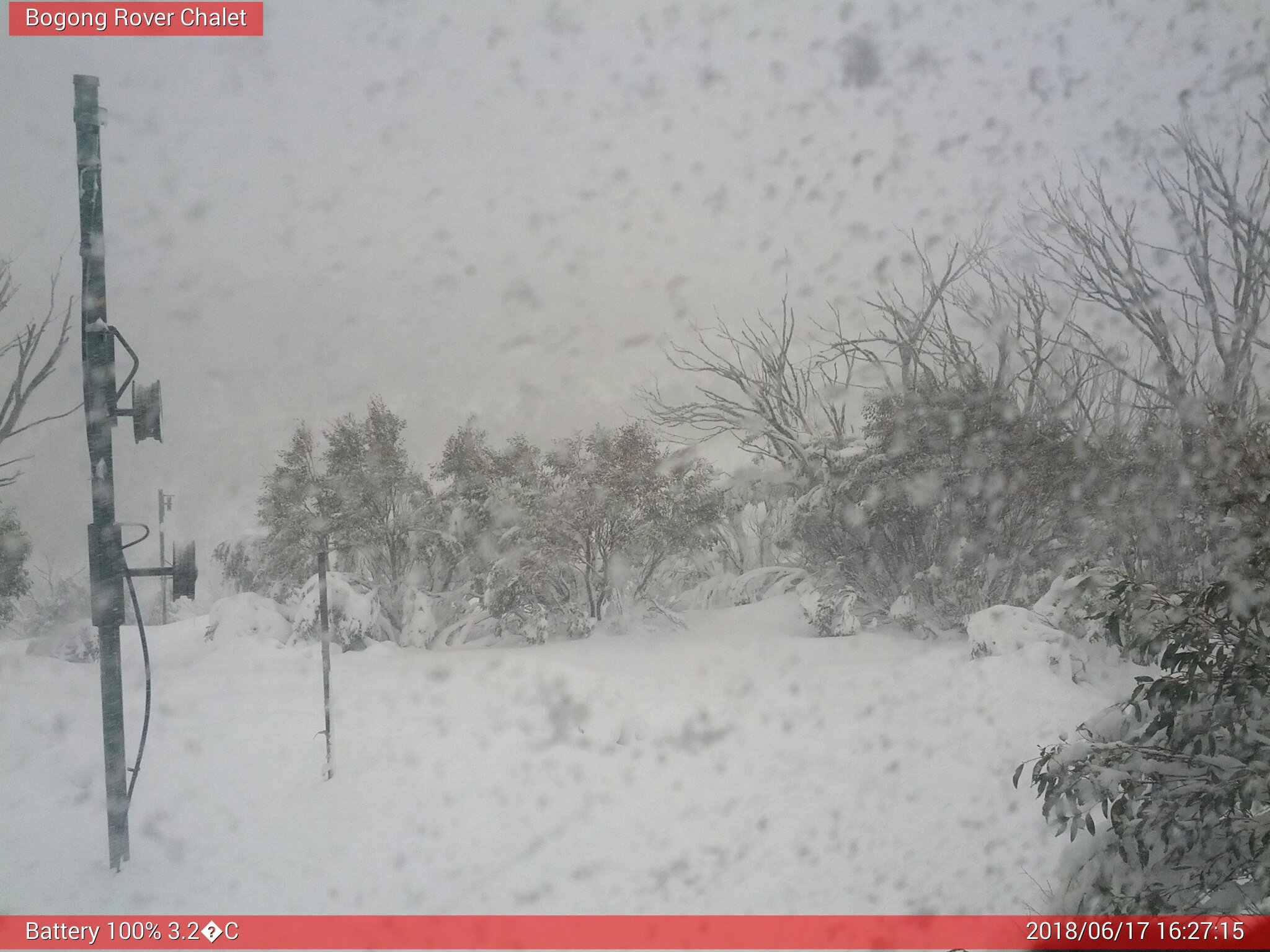 Bogong Web Cam 4:27pm Sunday 17th of June 2018