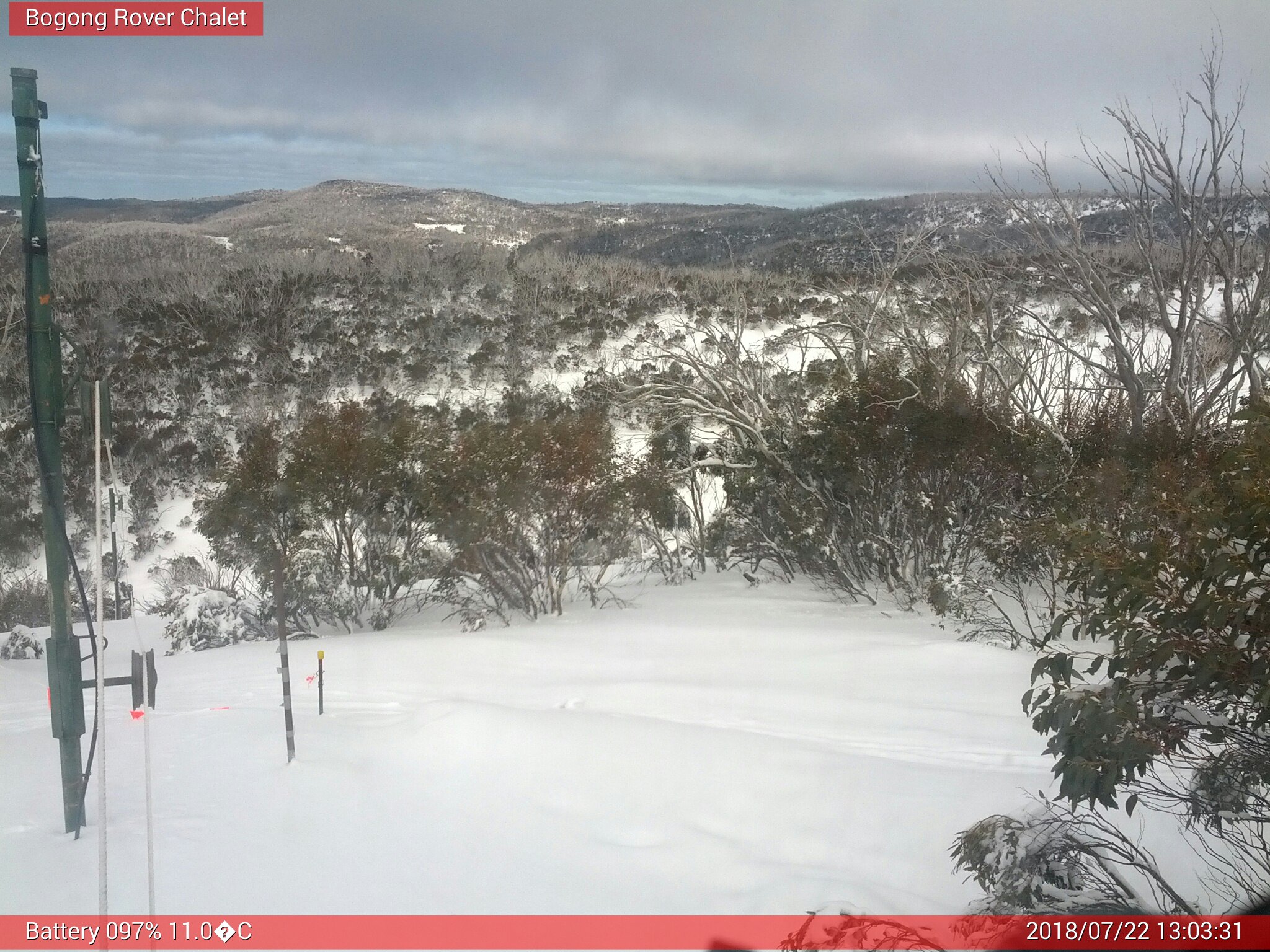 Bogong Web Cam 1:03pm Sunday 22nd of July 2018