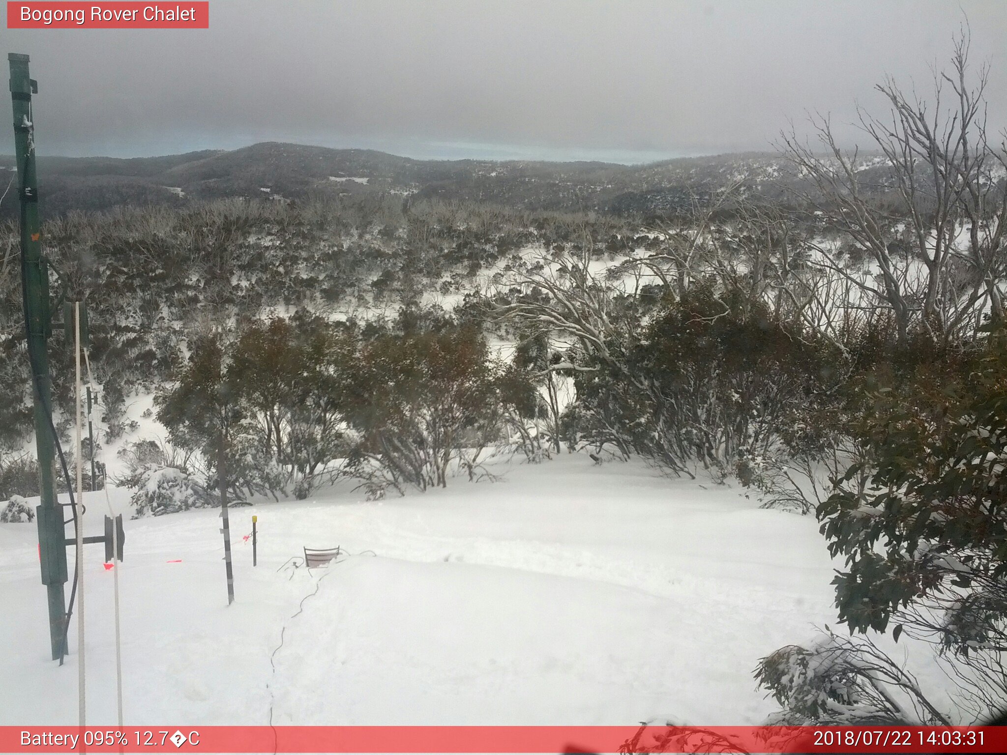 Bogong Web Cam 2:03pm Sunday 22nd of July 2018