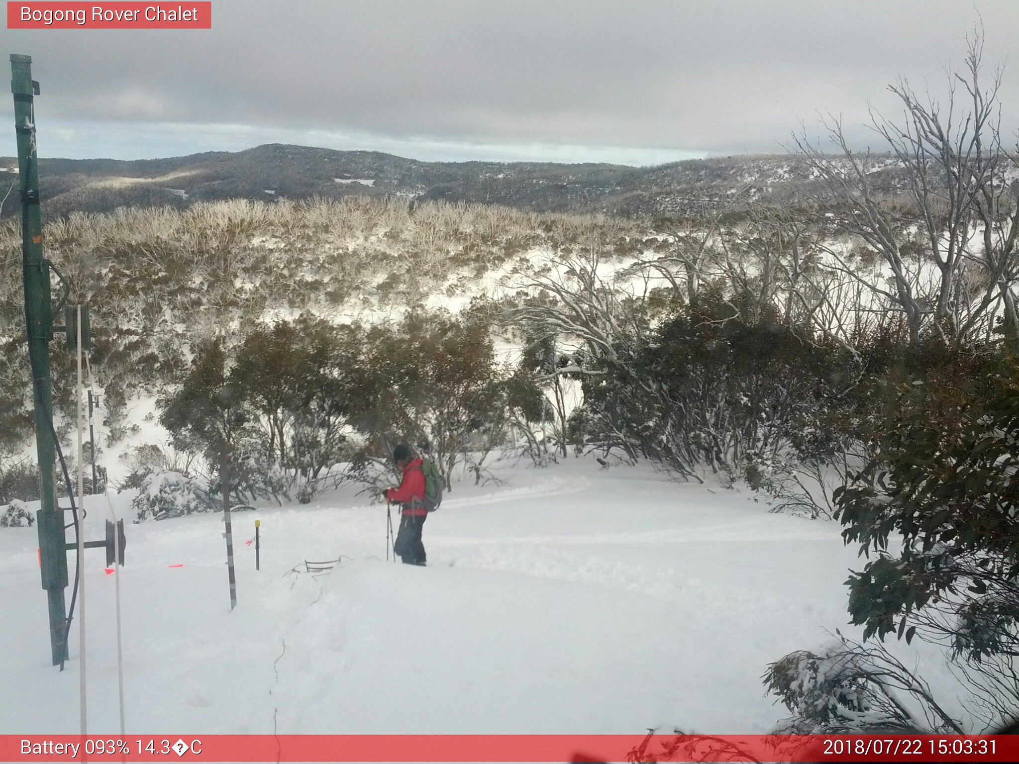 Bogong Web Cam 3:03pm Sunday 22nd of July 2018