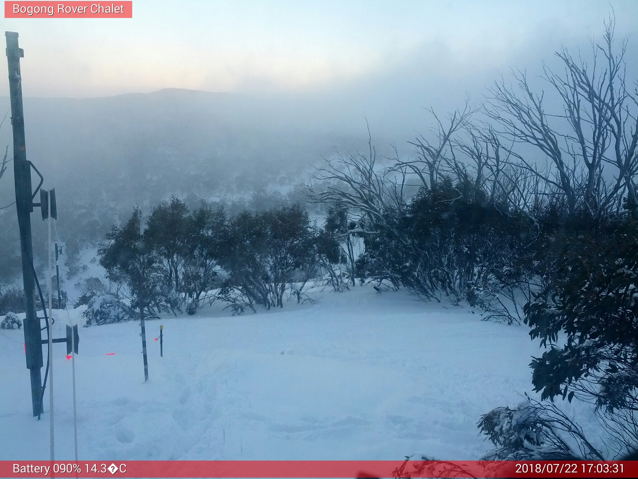 Bogong Web Cam 5:03pm Sunday 22nd of July 2018