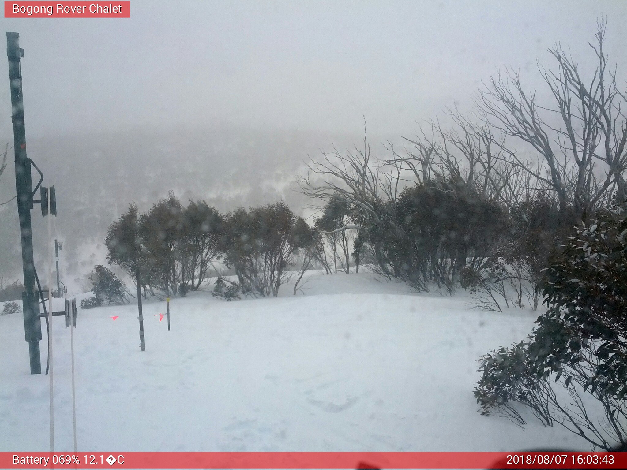 Bogong Web Cam 4:03pm Tuesday 7th of August 2018