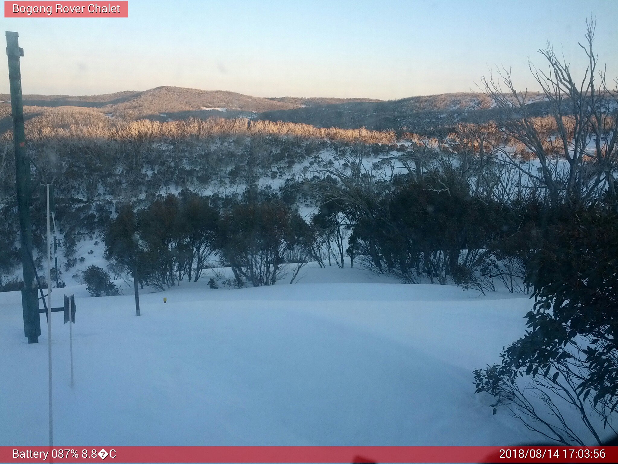 Bogong Web Cam 5:03pm Tuesday 14th of August 2018