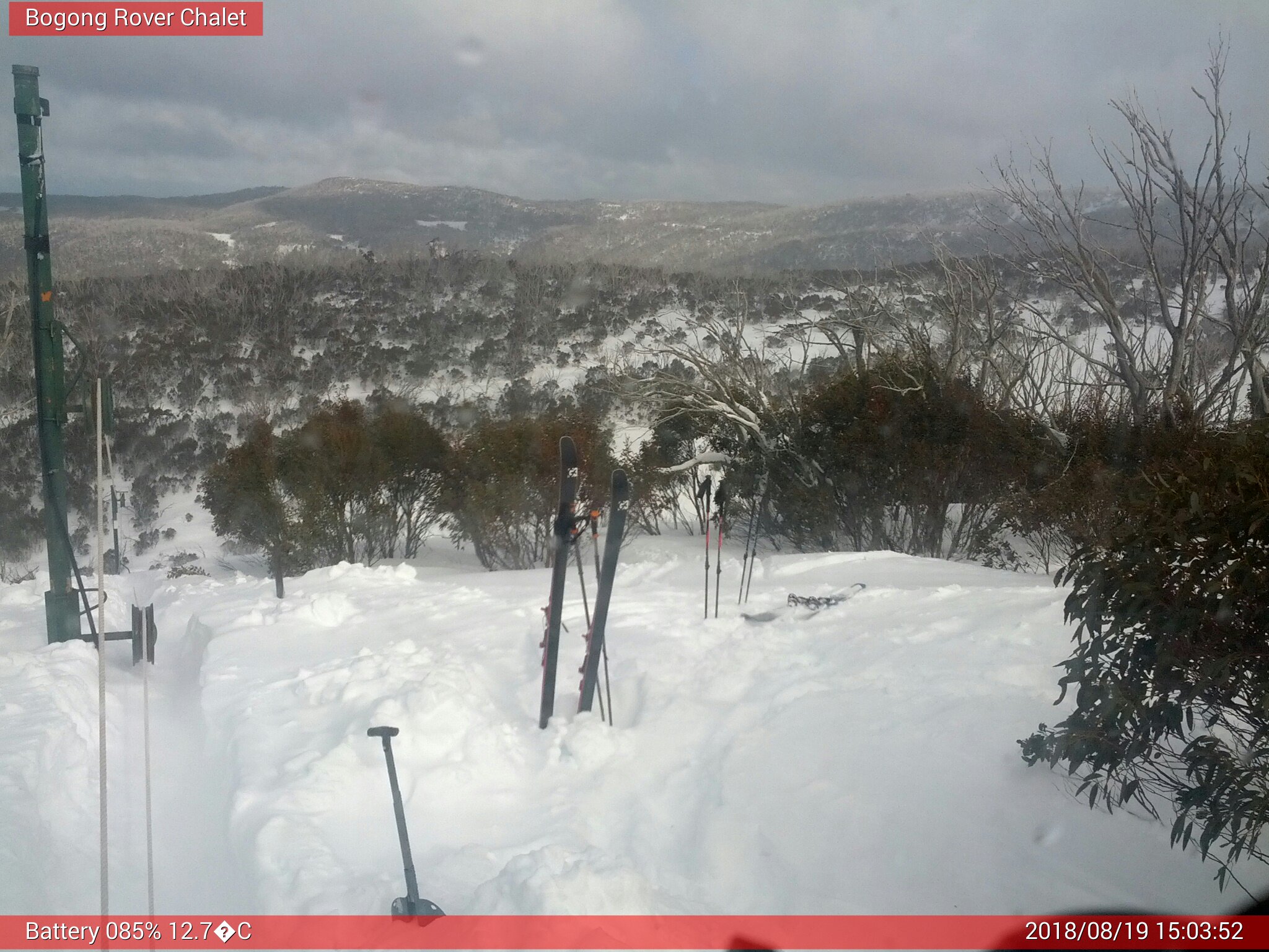 Bogong Web Cam 3:03pm Sunday 19th of August 2018