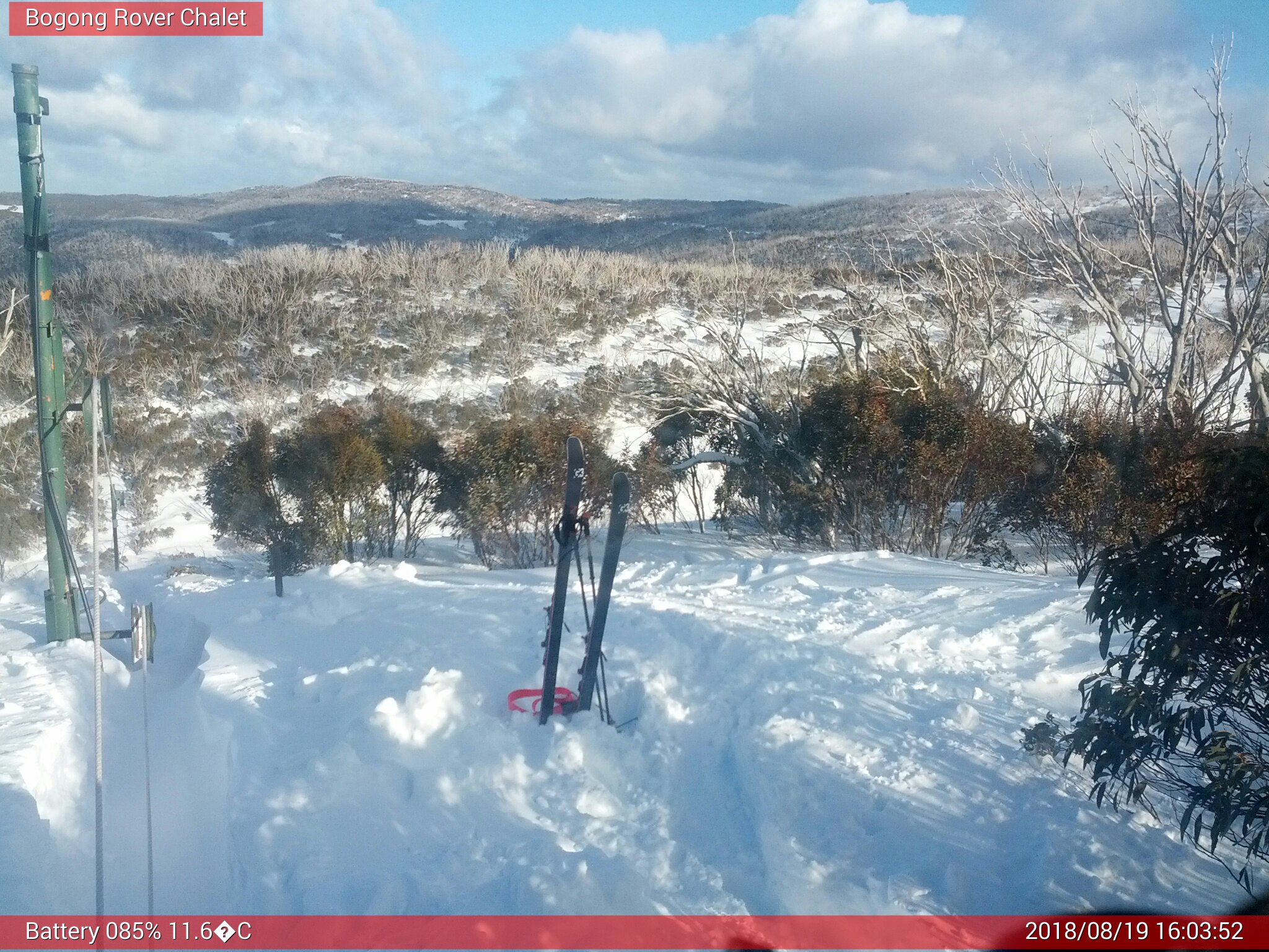 Bogong Web Cam 4:03pm Sunday 19th of August 2018