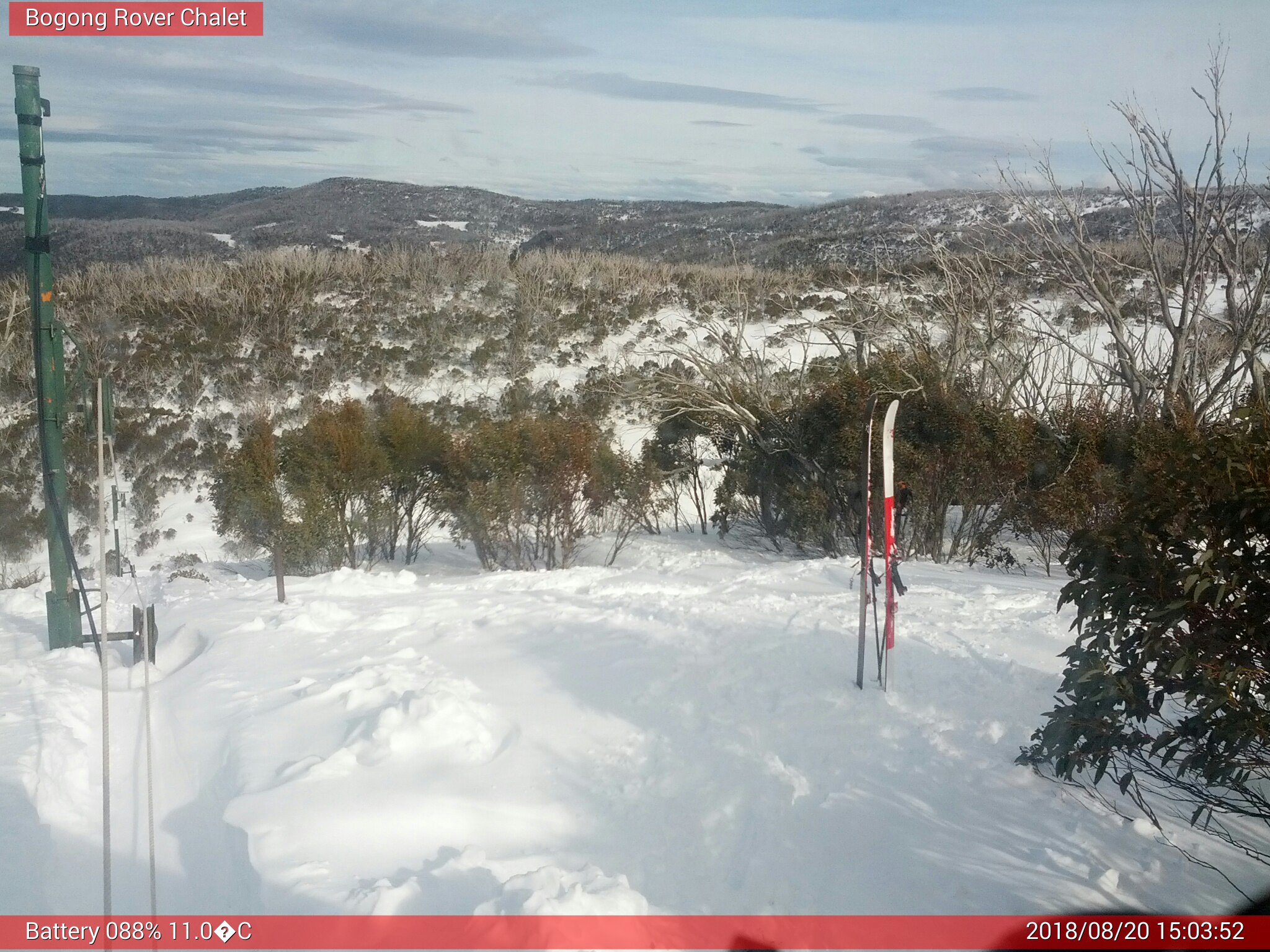 Bogong Web Cam 3:03pm Monday 20th of August 2018