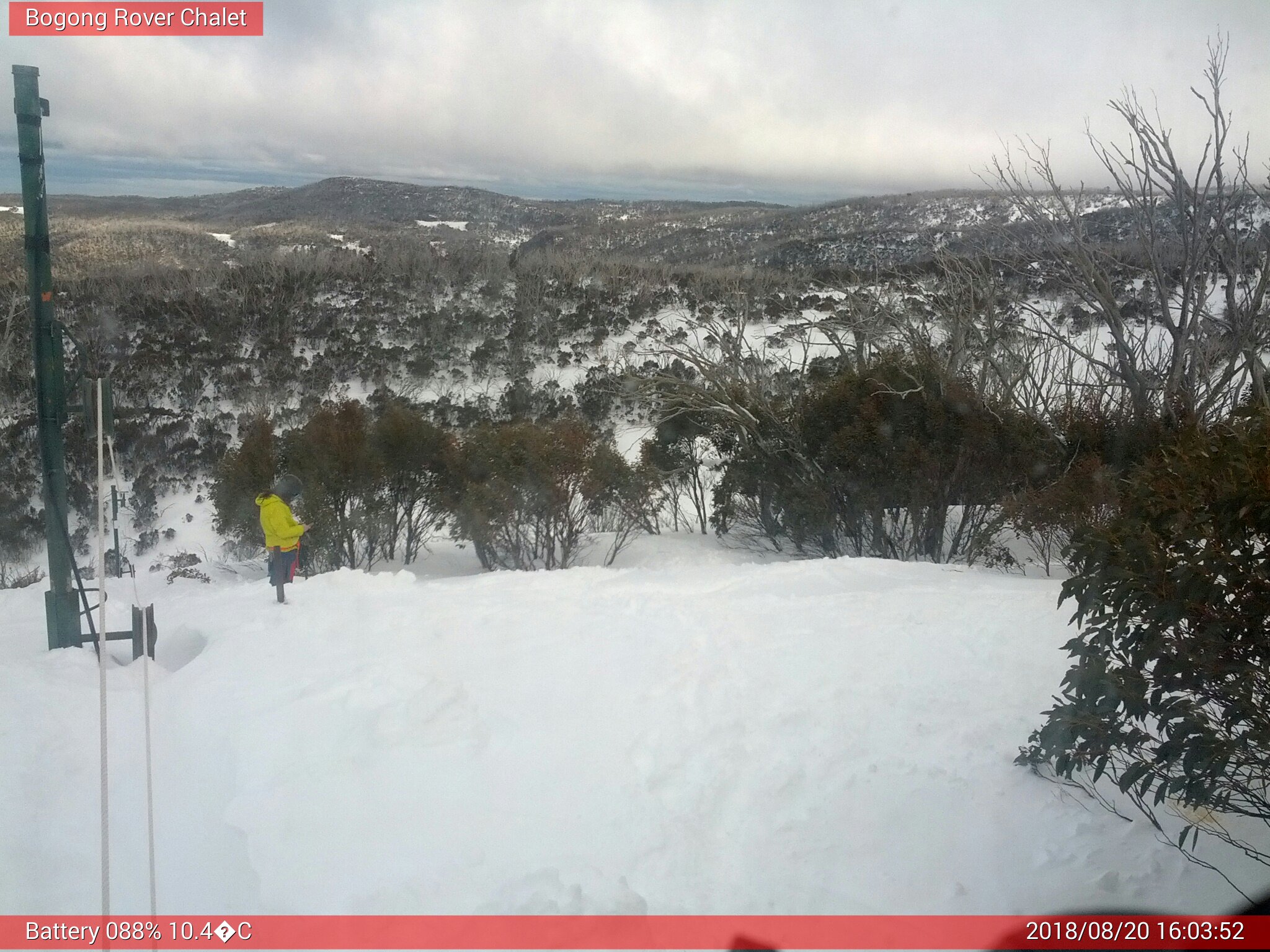 Bogong Web Cam 4:03pm Monday 20th of August 2018