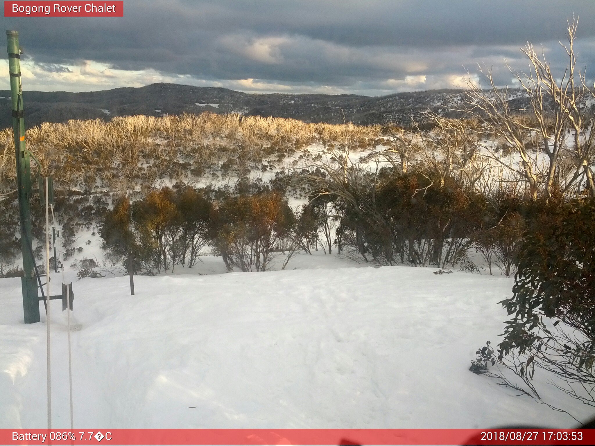 Bogong Web Cam 5:03pm Monday 27th of August 2018