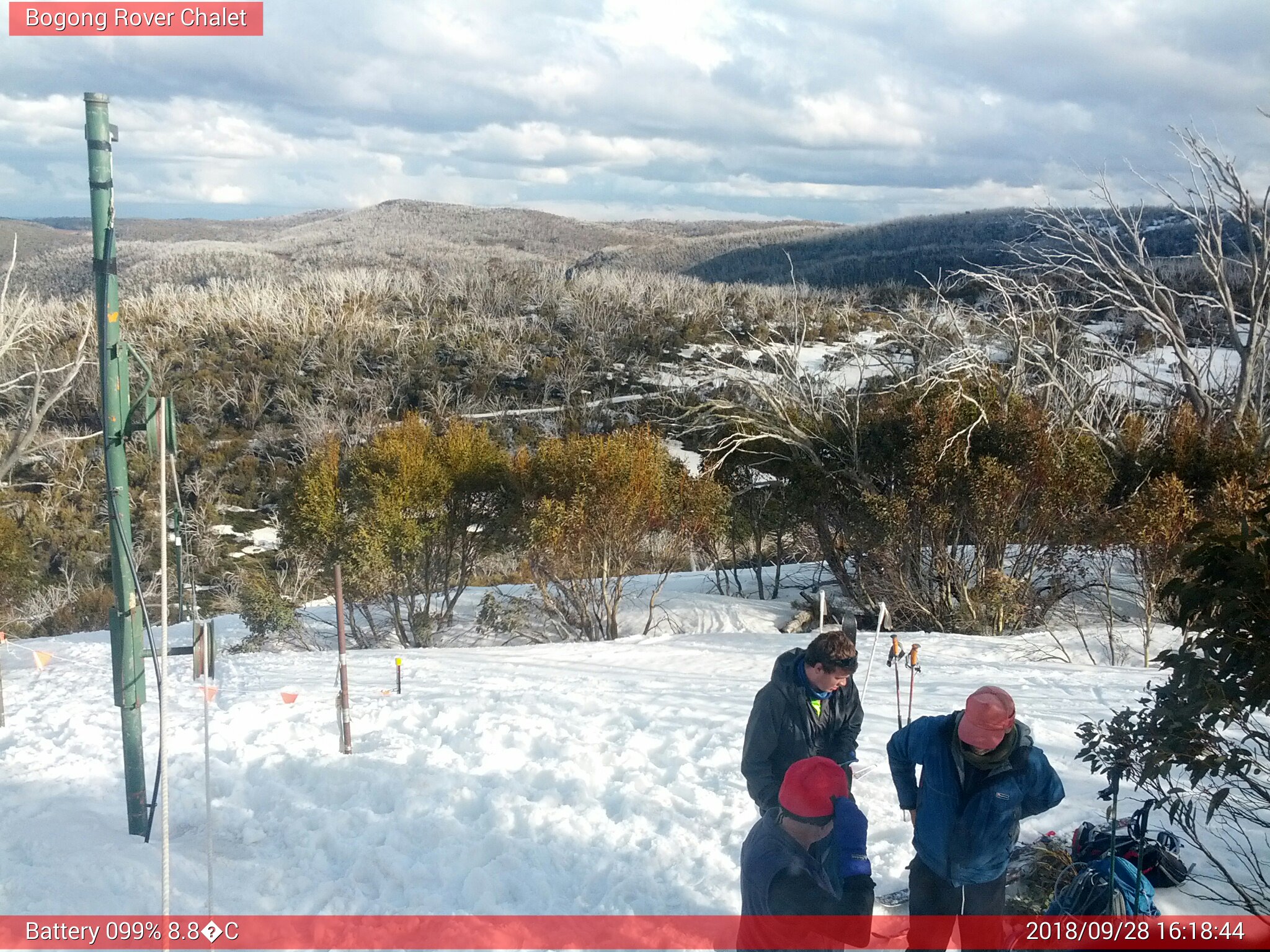 Bogong Web Cam 4:18pm Friday 28th of September 2018