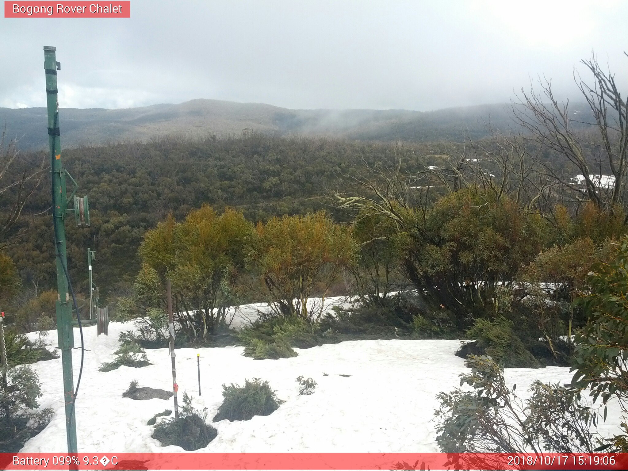 Bogong Web Cam 3:19pm Wednesday 17th of October 2018