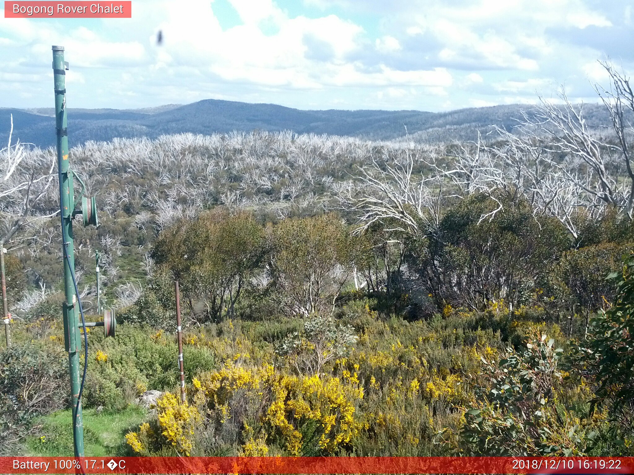 Bogong Web Cam 4:19pm Monday 10th of December 2018